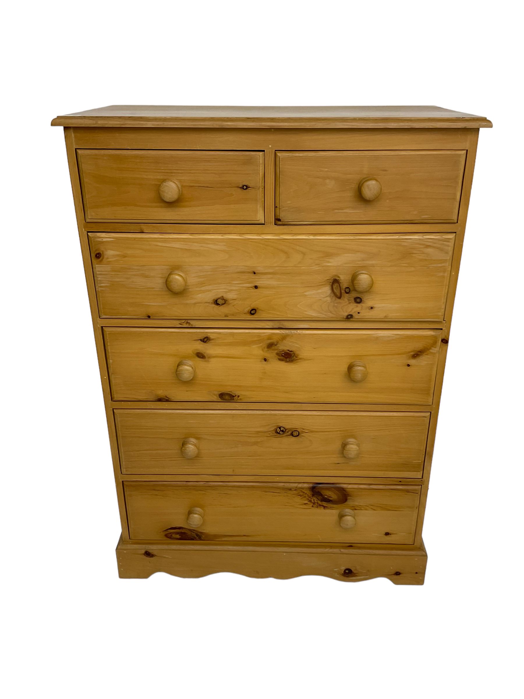 Traditional pine chest - Image 7 of 7