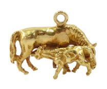 18ct gold mare and foal pendant/charm