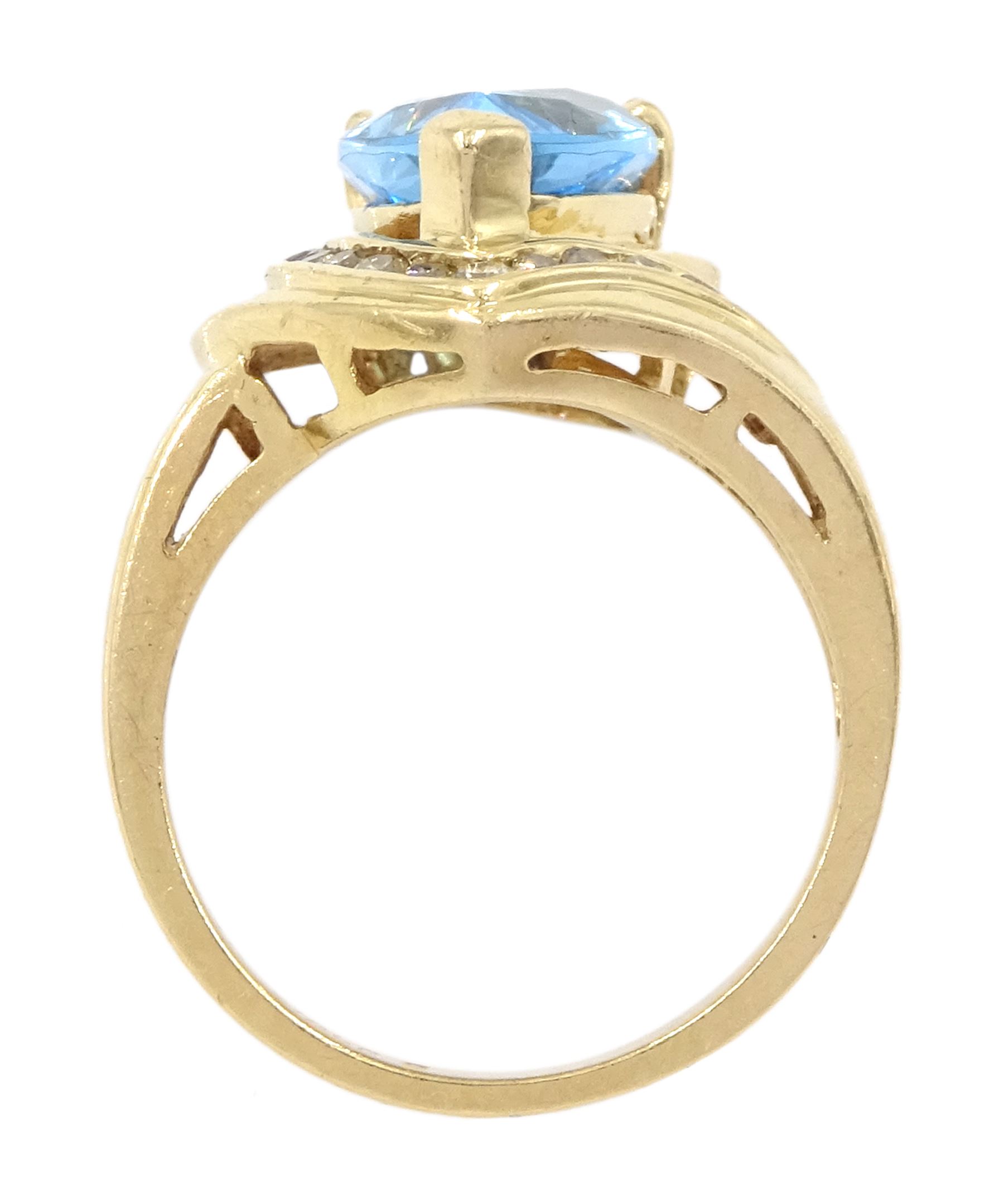 14ct gold pear cut blue topaz and round brilliant cut diamond ring - Image 4 of 4