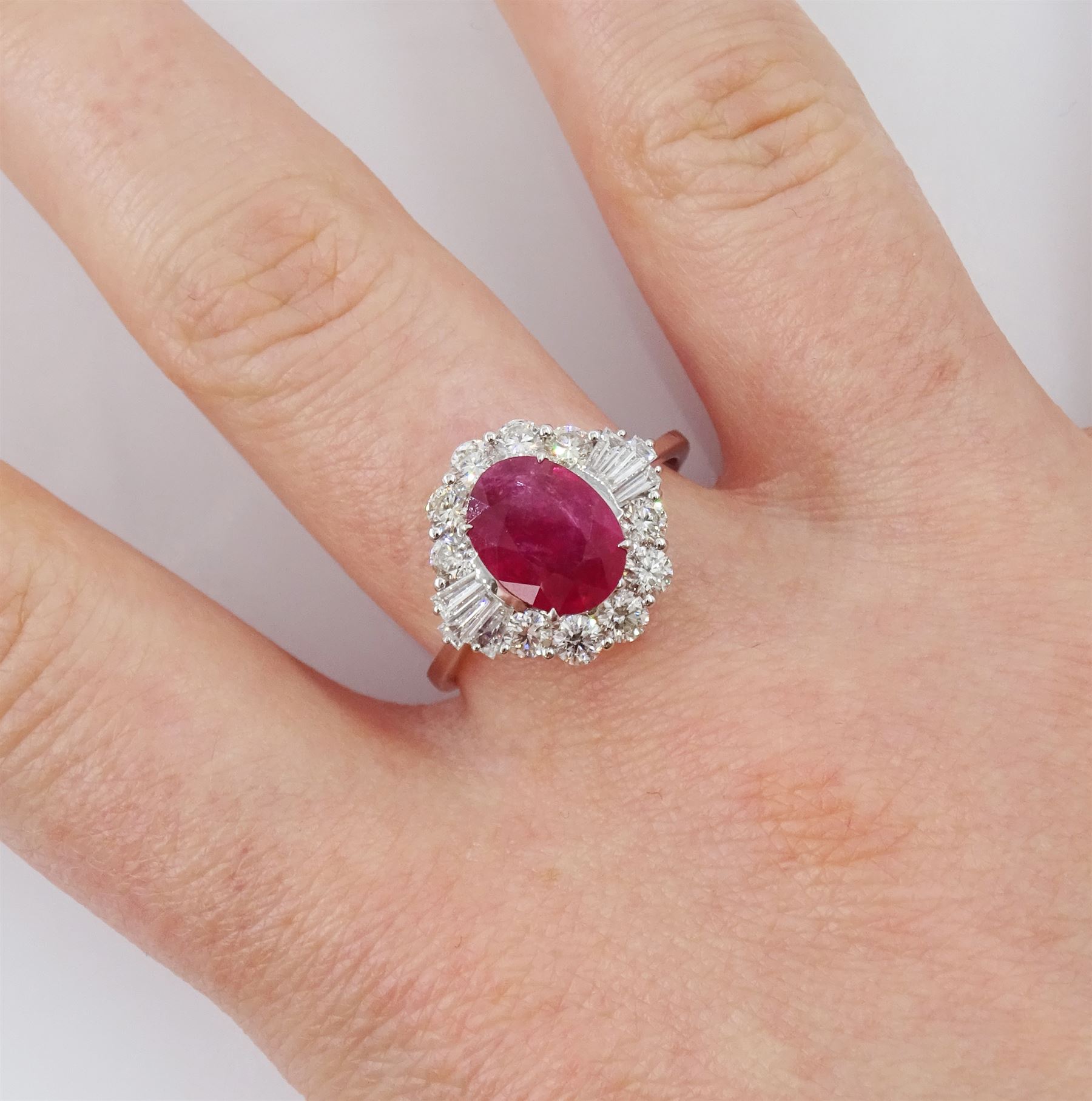 18ct white gold oval cut ruby - Image 2 of 5