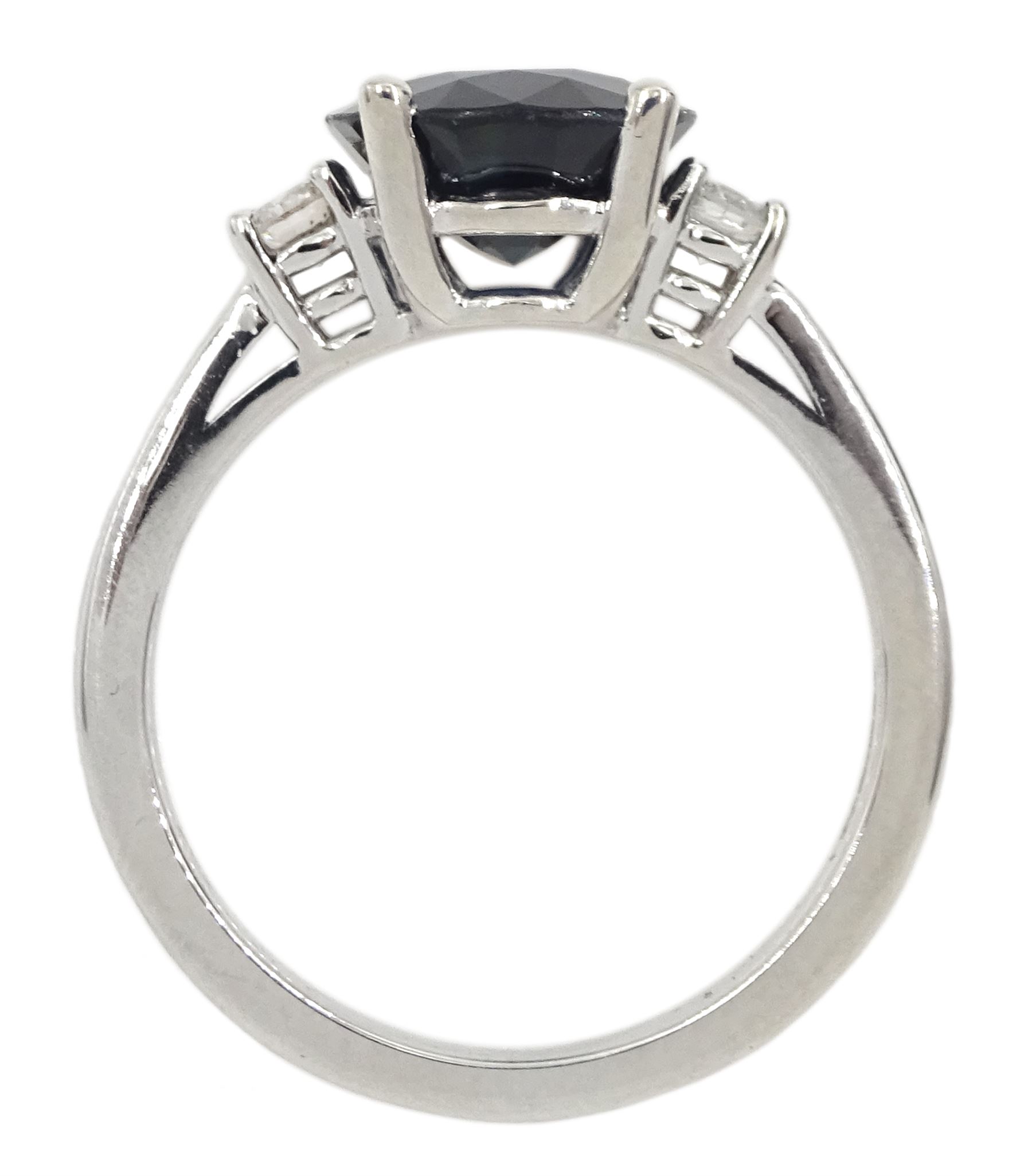 18ct white gold three stone oval mix cut sapphire and round brilliant cut diamond ring - Image 4 of 4