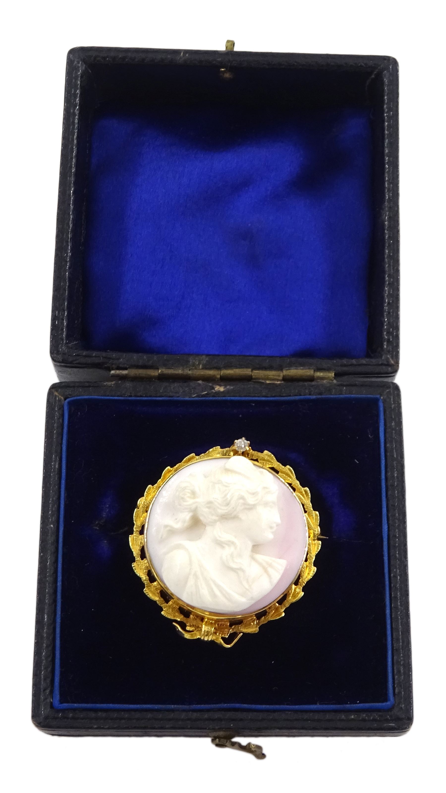 Gold conch shell cameo brooch - Image 2 of 3
