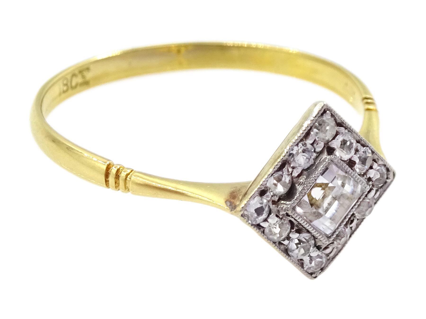 Gold milgrain set princess cut and round cut white sapphire square cluster ring - Image 3 of 4