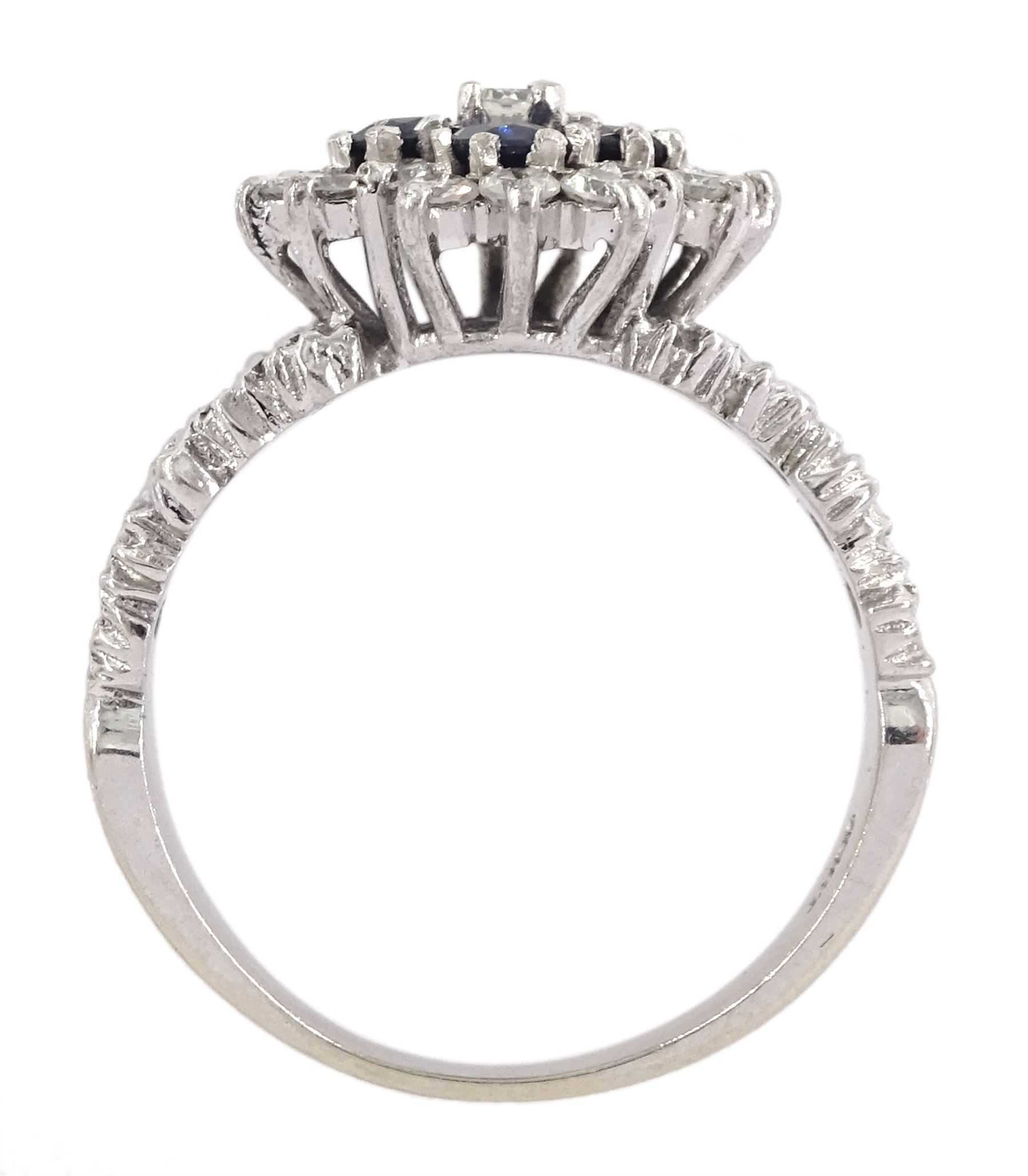 White gold sapphire and round brilliant cut diamond cluster ring - Image 4 of 4