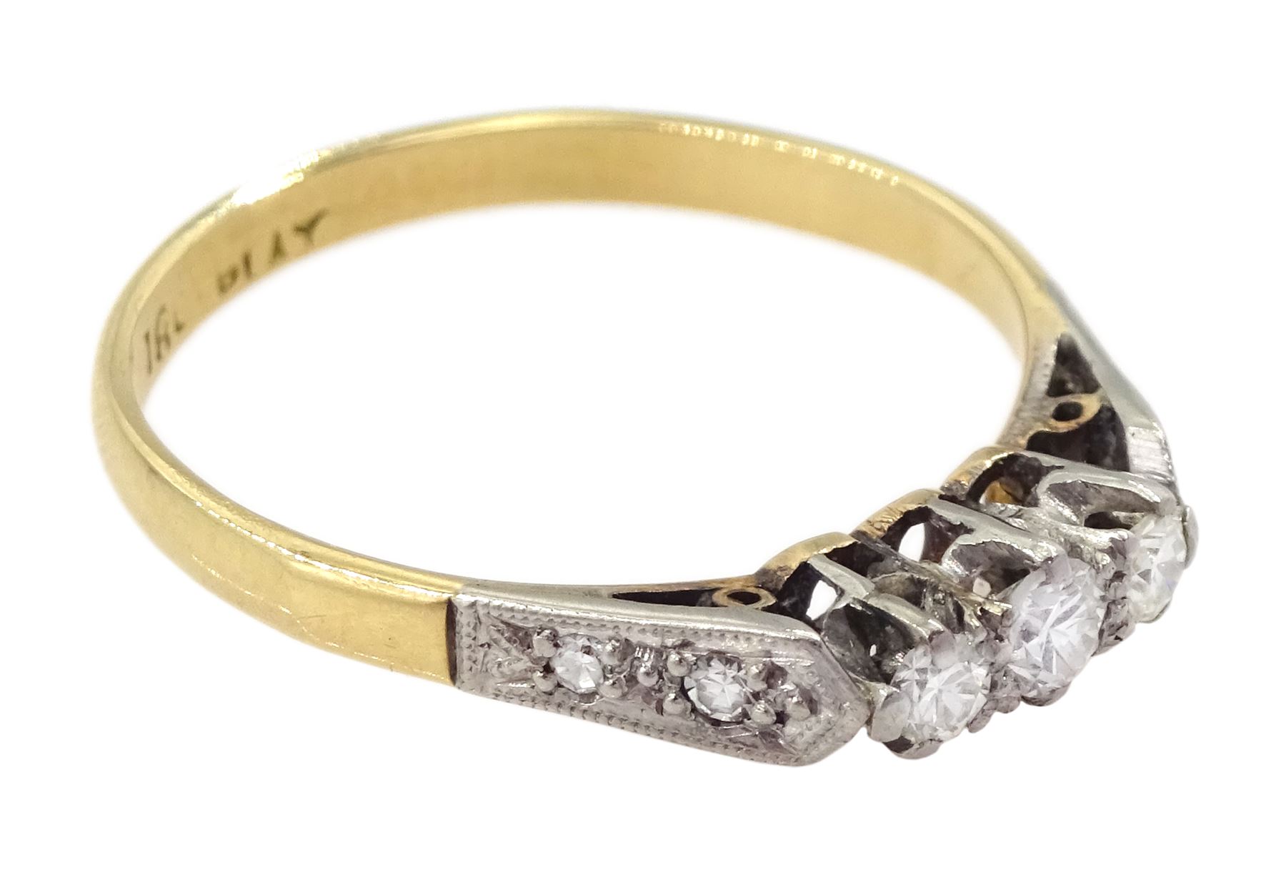 Gold three stone diamond ring - Image 3 of 4