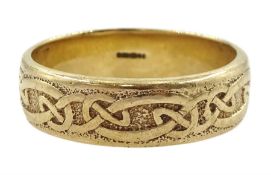 9ct gold Celtic deign ring