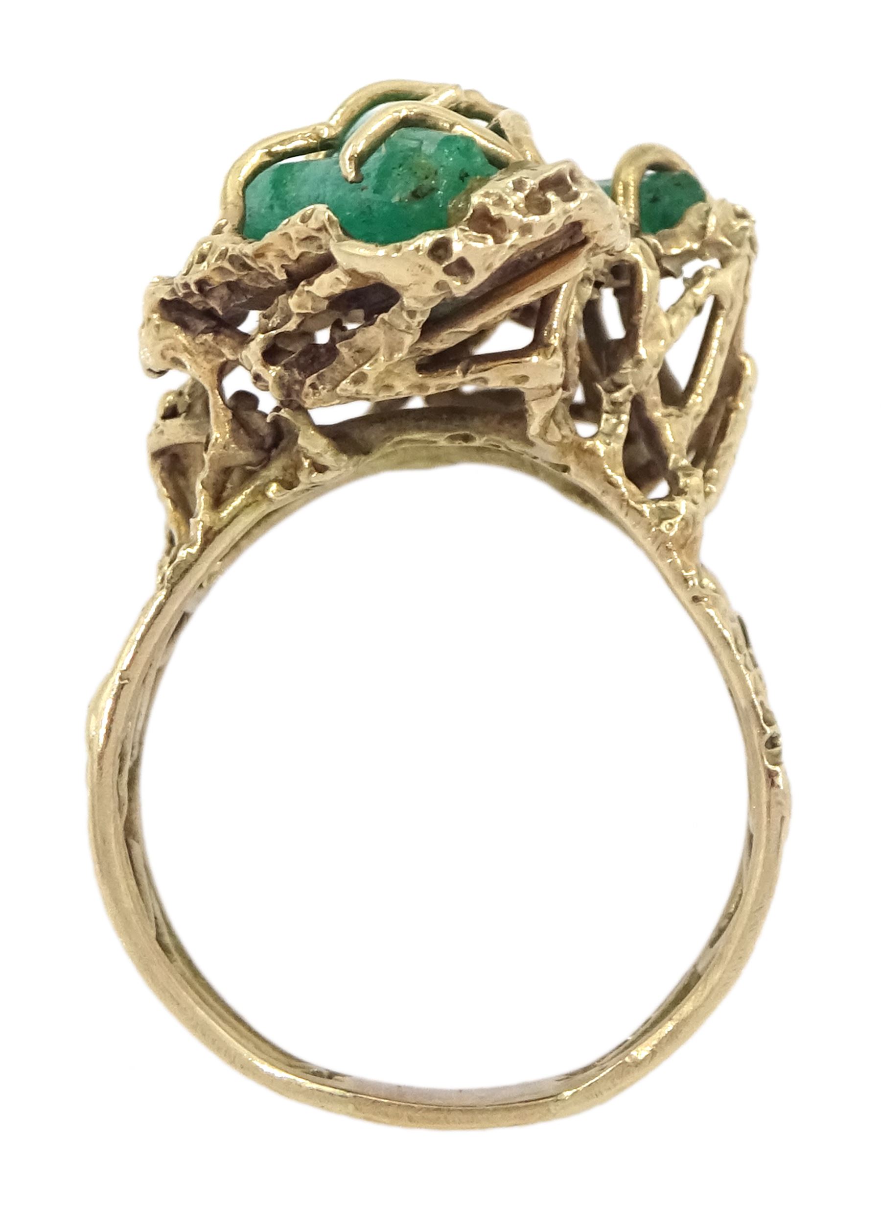 9ct gold green stone set ring - Image 4 of 4