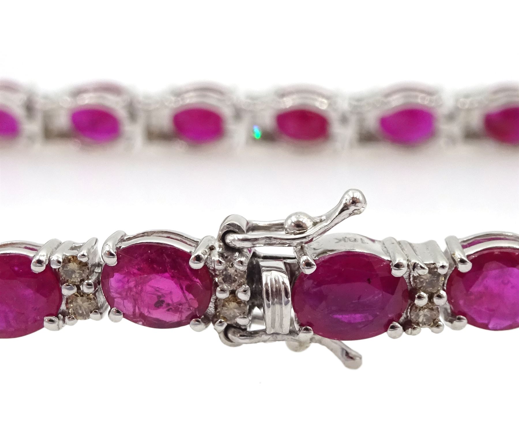 18ct white gold oval ruby and round brilliant cut diamond bracelet - Image 2 of 3