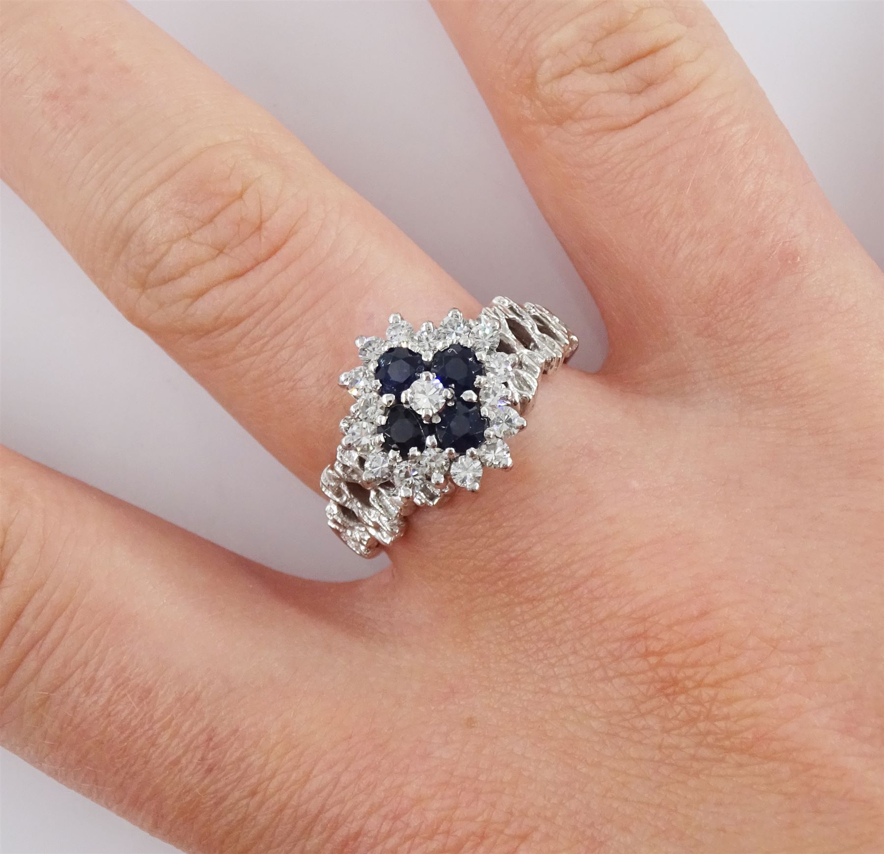 White gold sapphire and round brilliant cut diamond cluster ring - Image 2 of 4