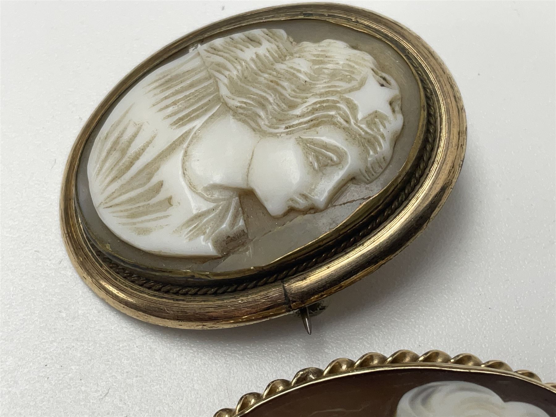 9ct gold cameo brooch - Image 4 of 11
