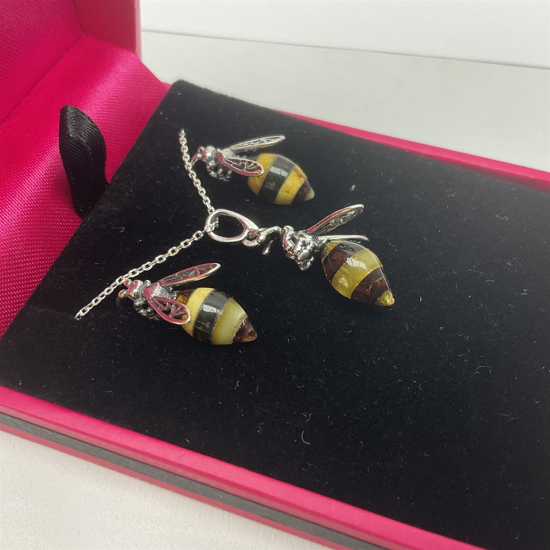 Silver Baltic amber honey bee pendant necklace and matching pair of stud earrings - Image 5 of 6