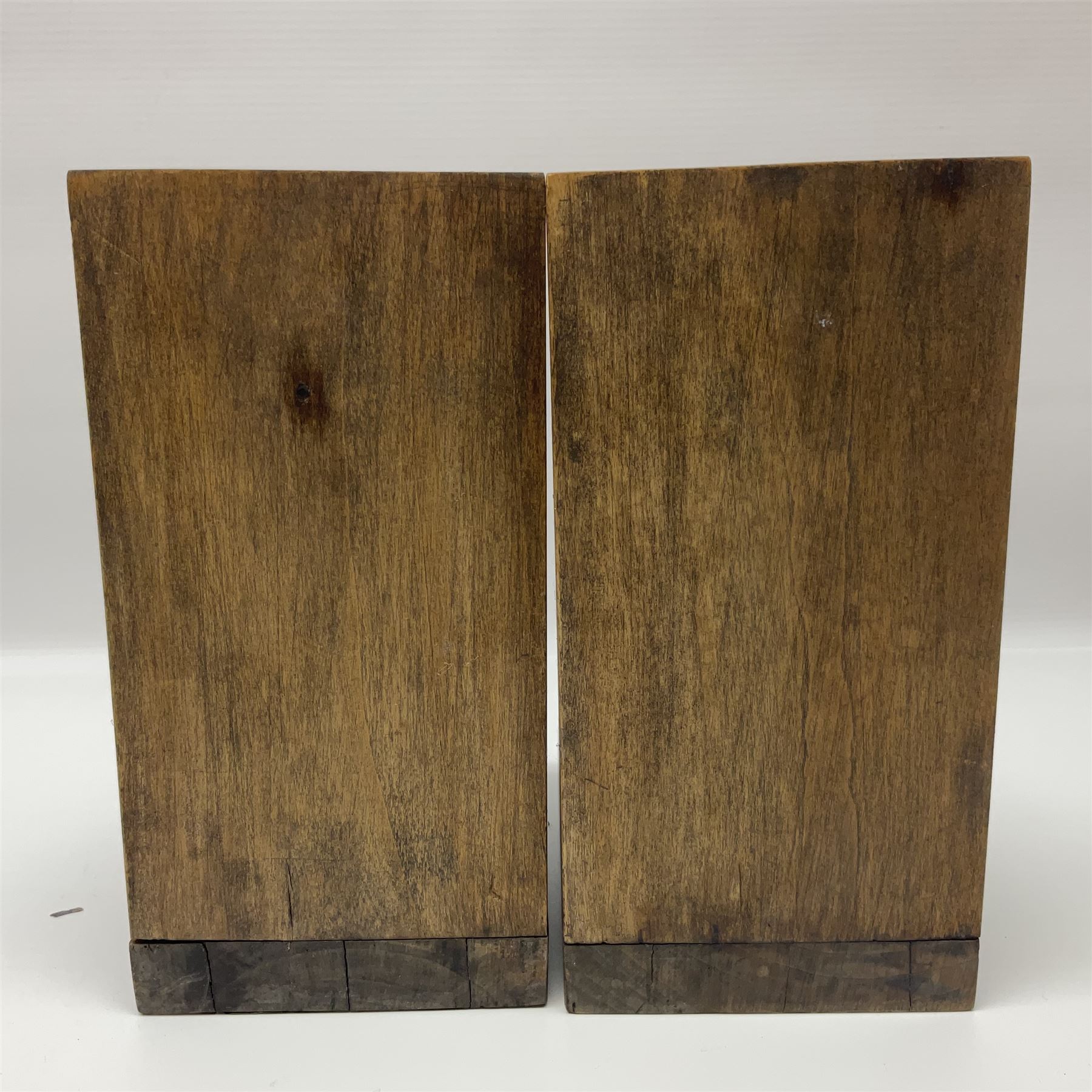 Pair of continental carved fruitwood figural bookends - Image 5 of 12
