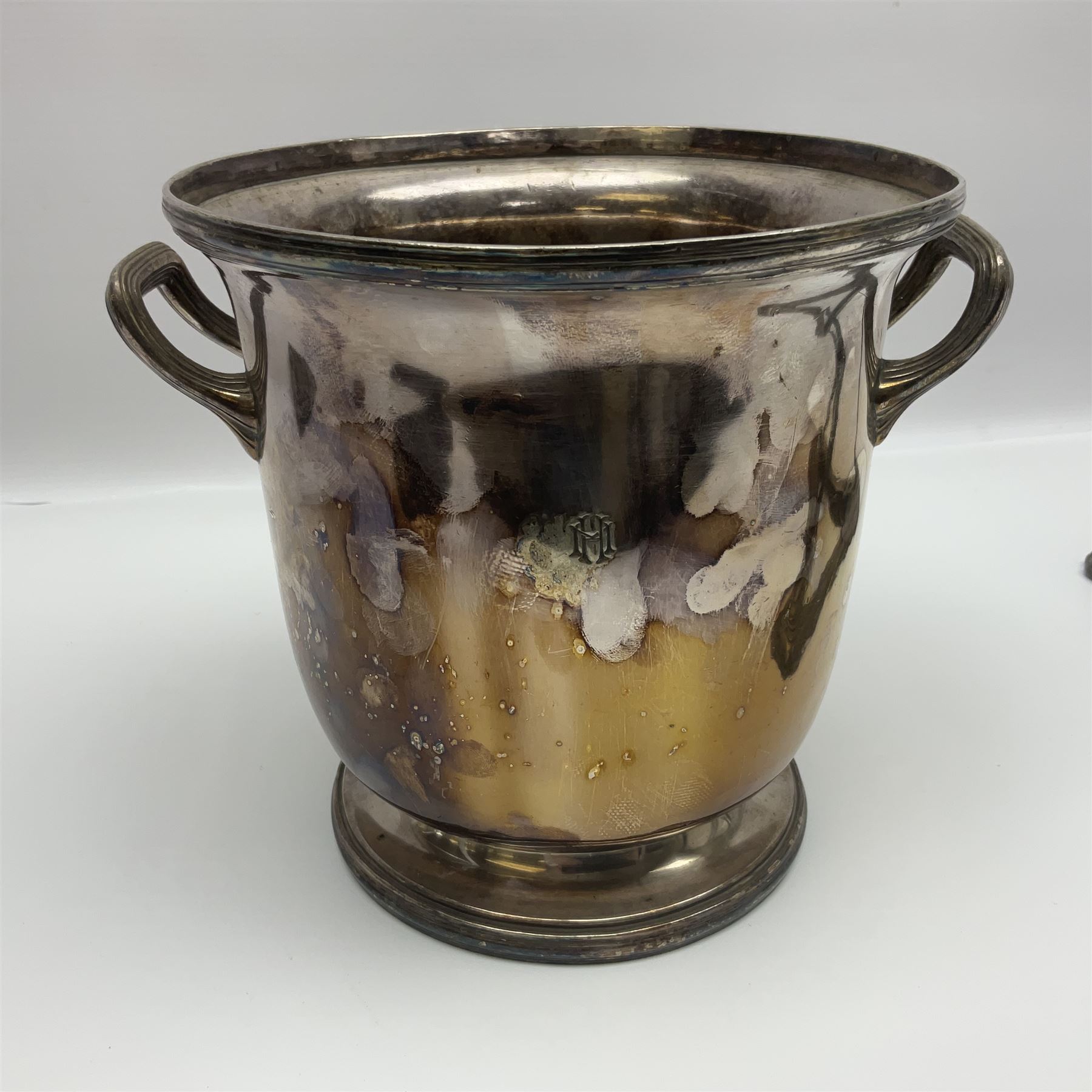 19th century Elkington & Co silver plated twin handled wine cooler and stand - Image 7 of 10