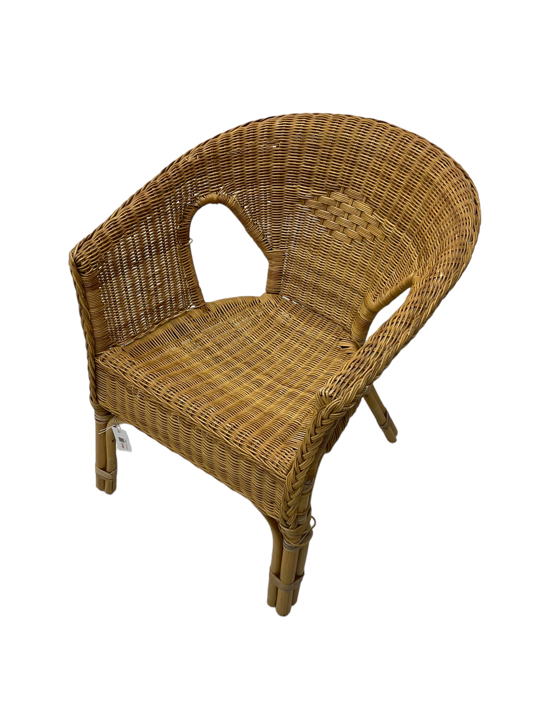 Wicker tub shaped armchair - Image 2 of 2