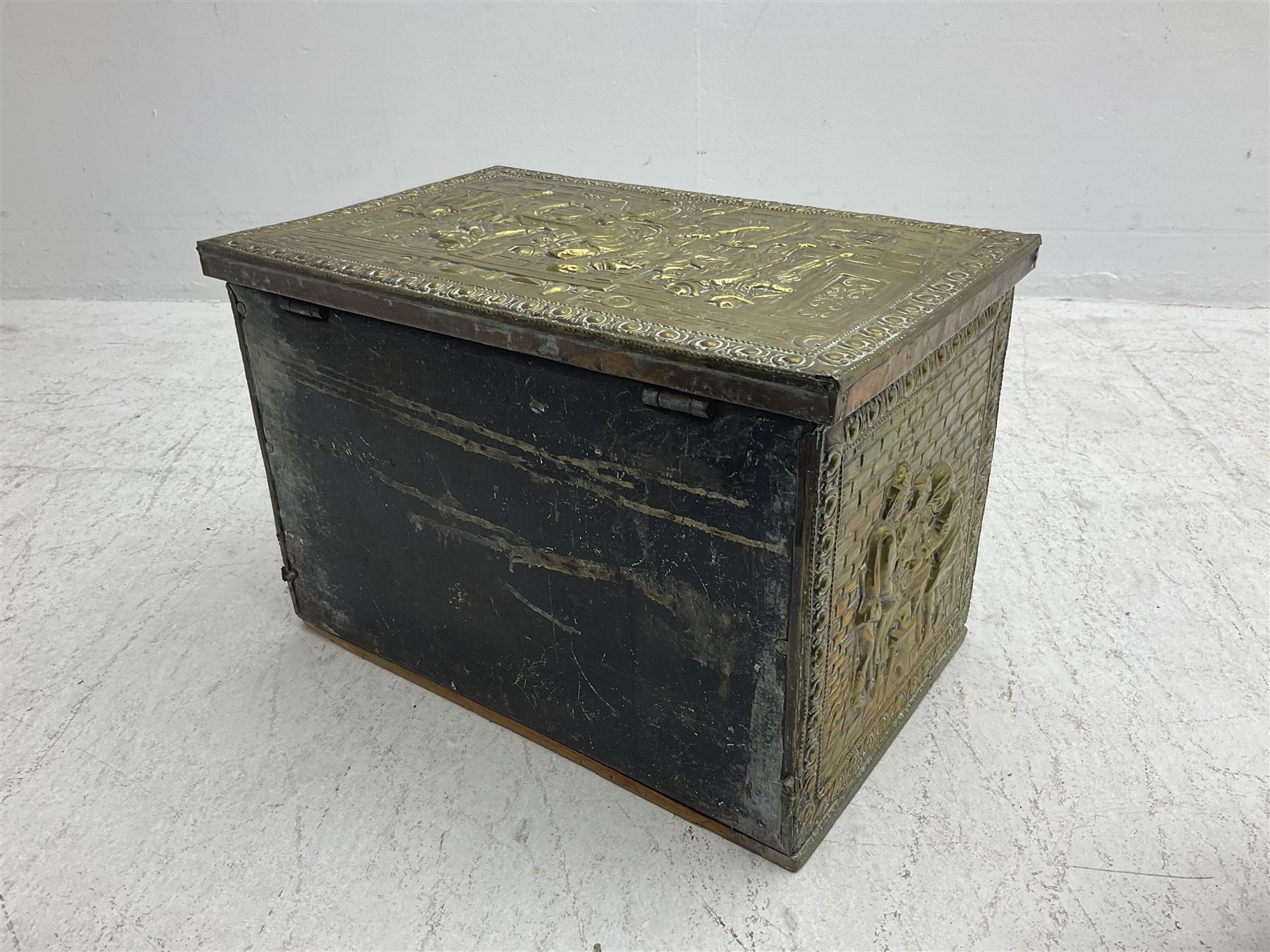 Brass coal box embossed to the lid with figures - Image 7 of 7