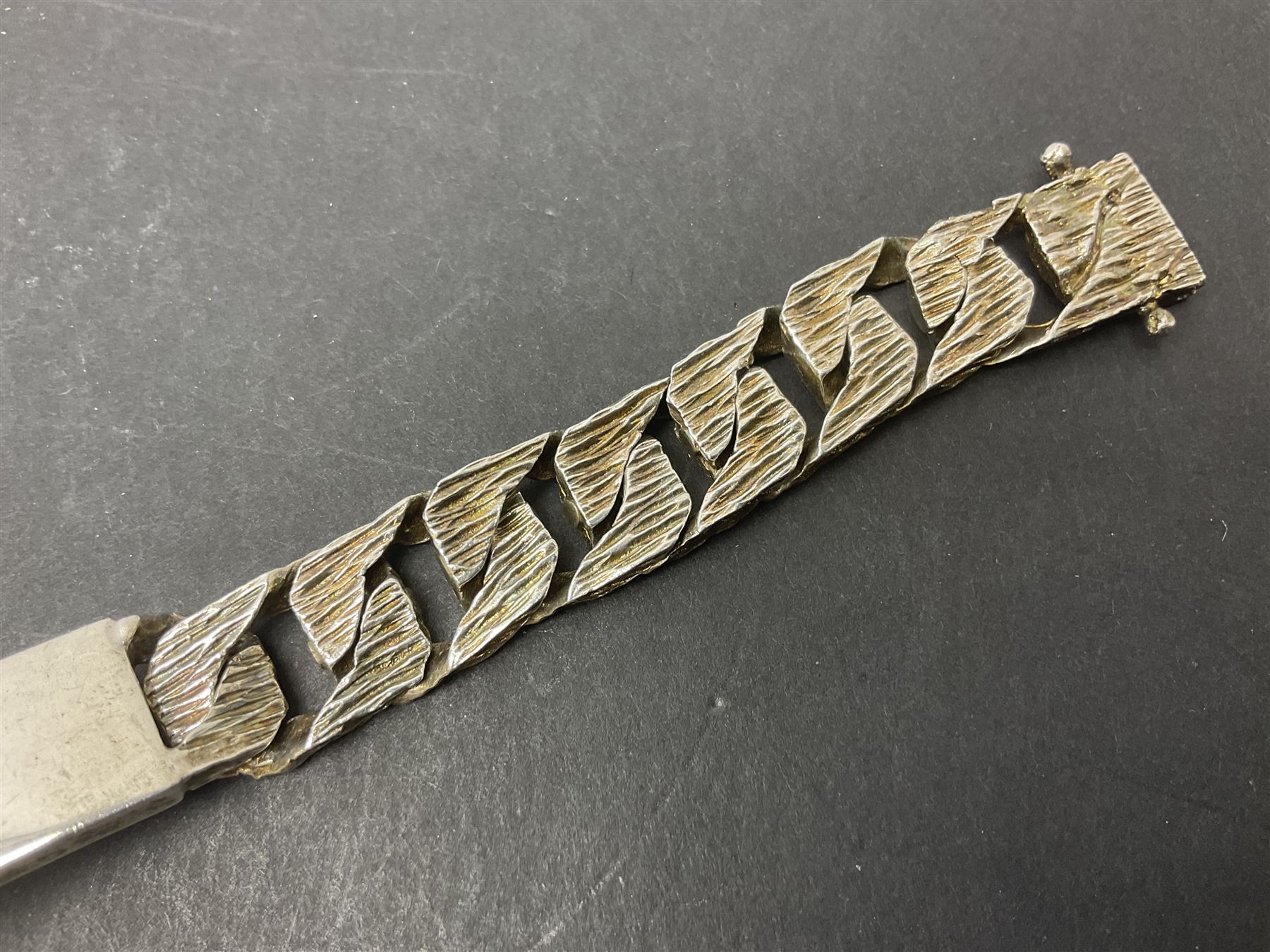 Heavy silver curb link identity bracelet - Image 5 of 7