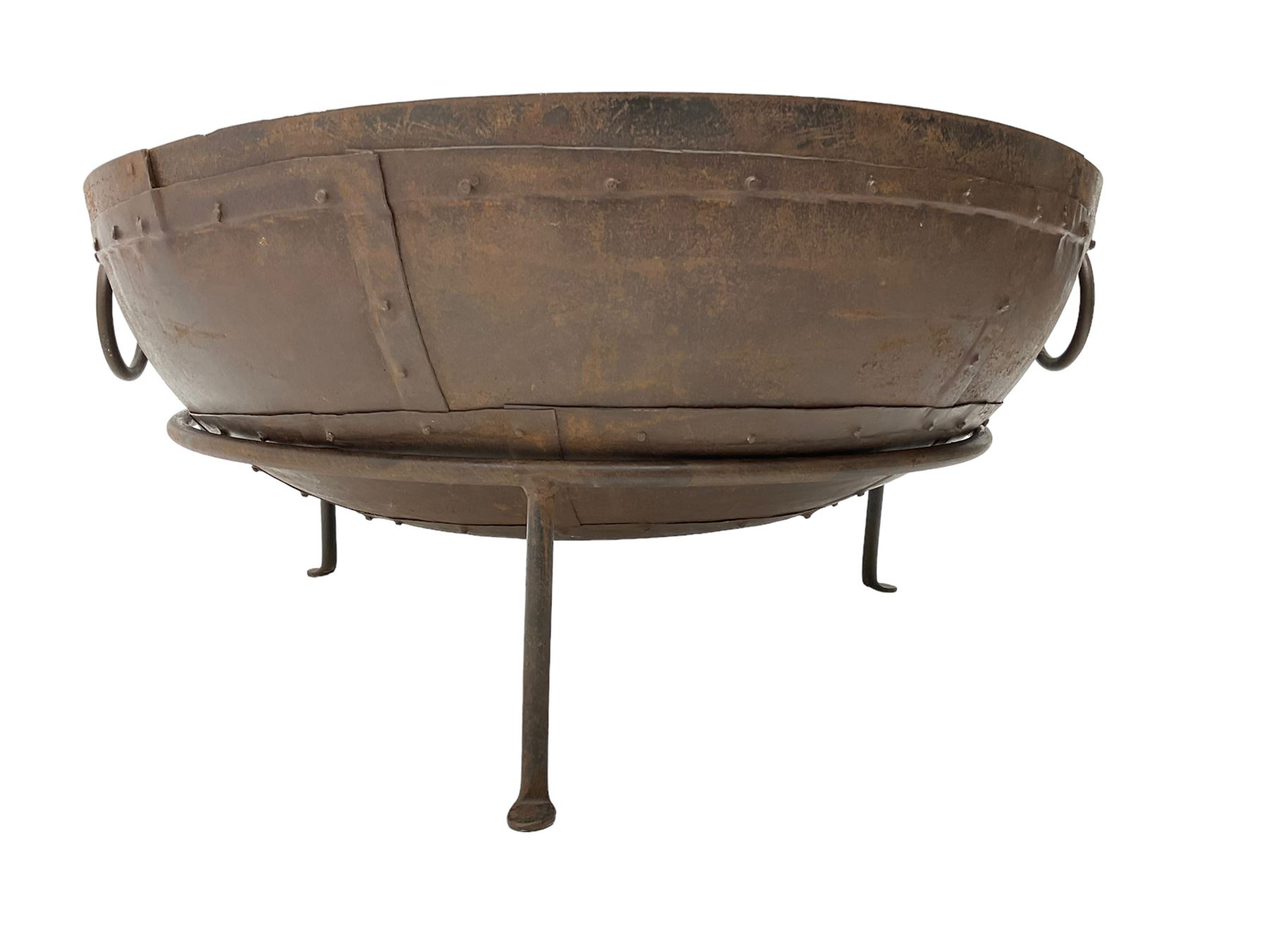 Circular riveted iron fire pit - Image 4 of 7