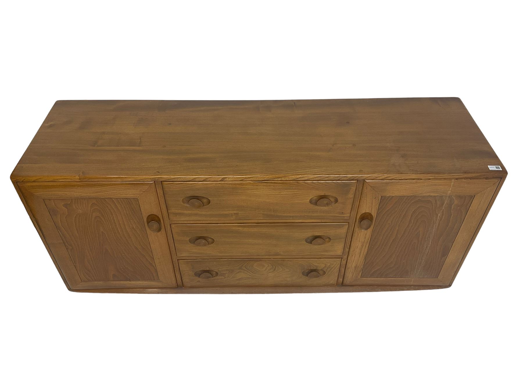 Ercol - mid-20th century blonde elm 'Windsor' sideboard - Image 3 of 6