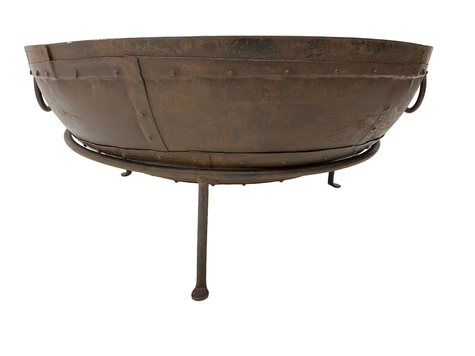 Circular riveted iron fire pit - Image 3 of 7