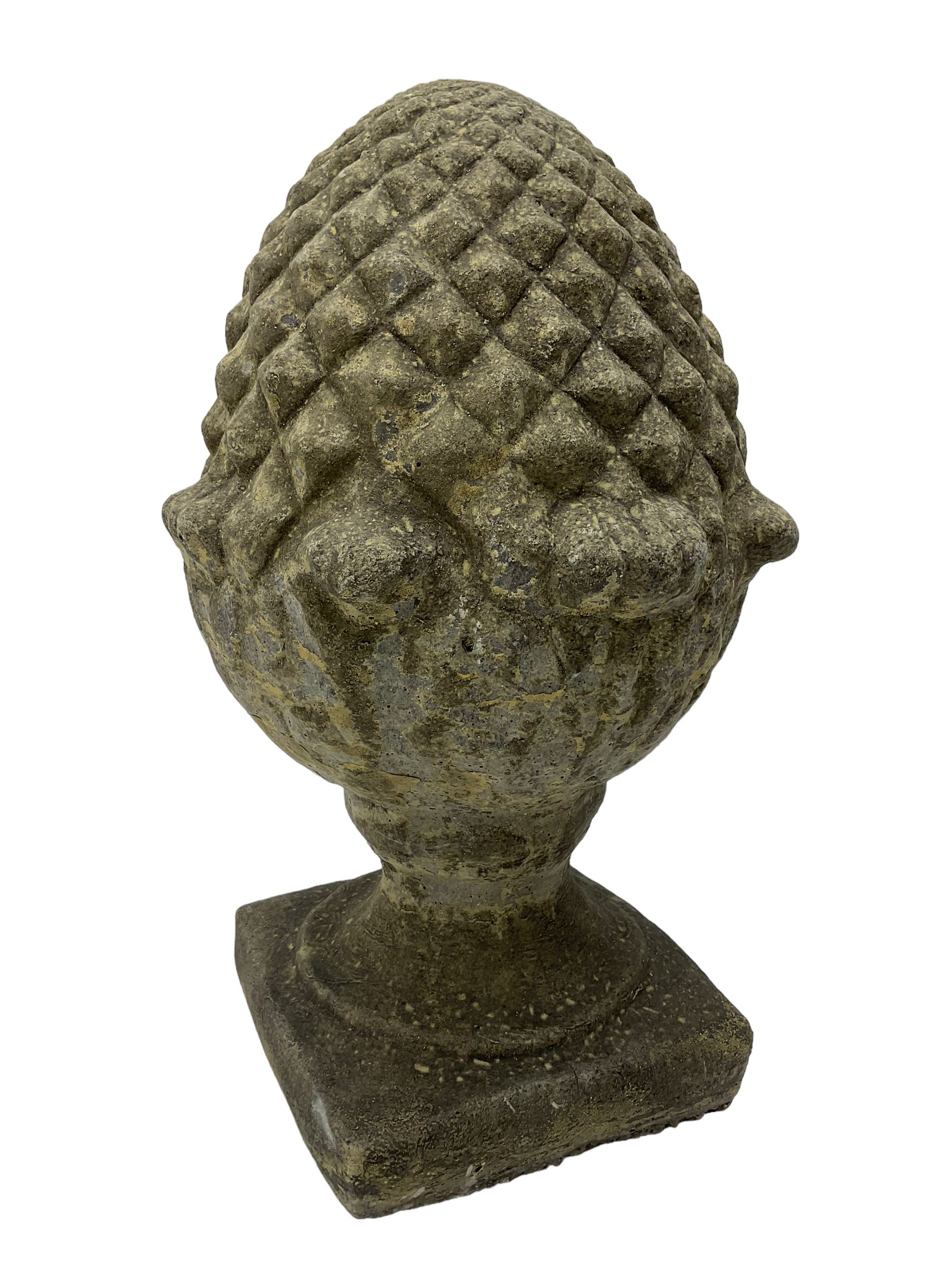 Pair of cast stone garden pineapples gatepost finials - Image 2 of 5