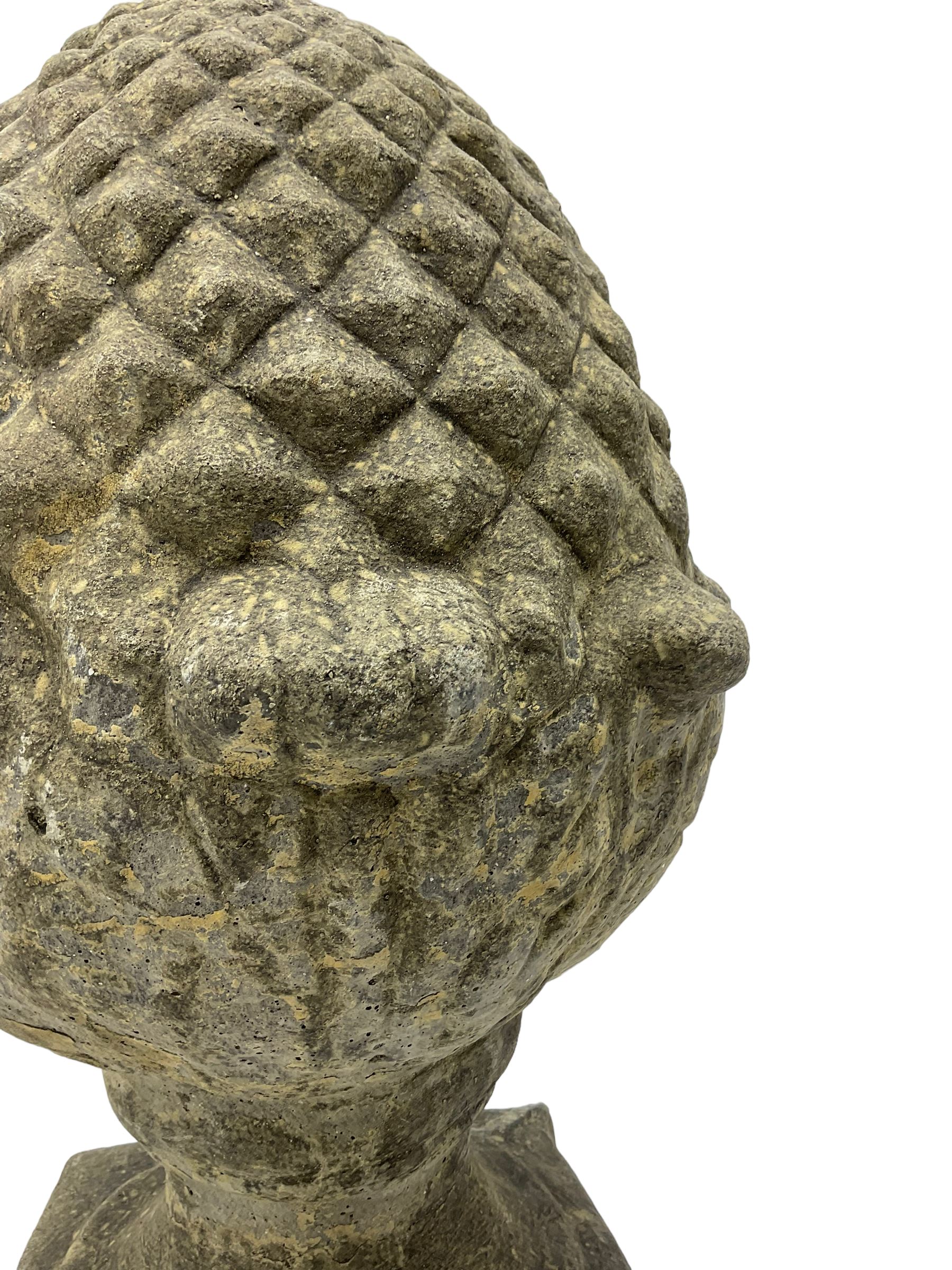 Pair of cast stone garden pineapples gatepost finials - Image 5 of 5