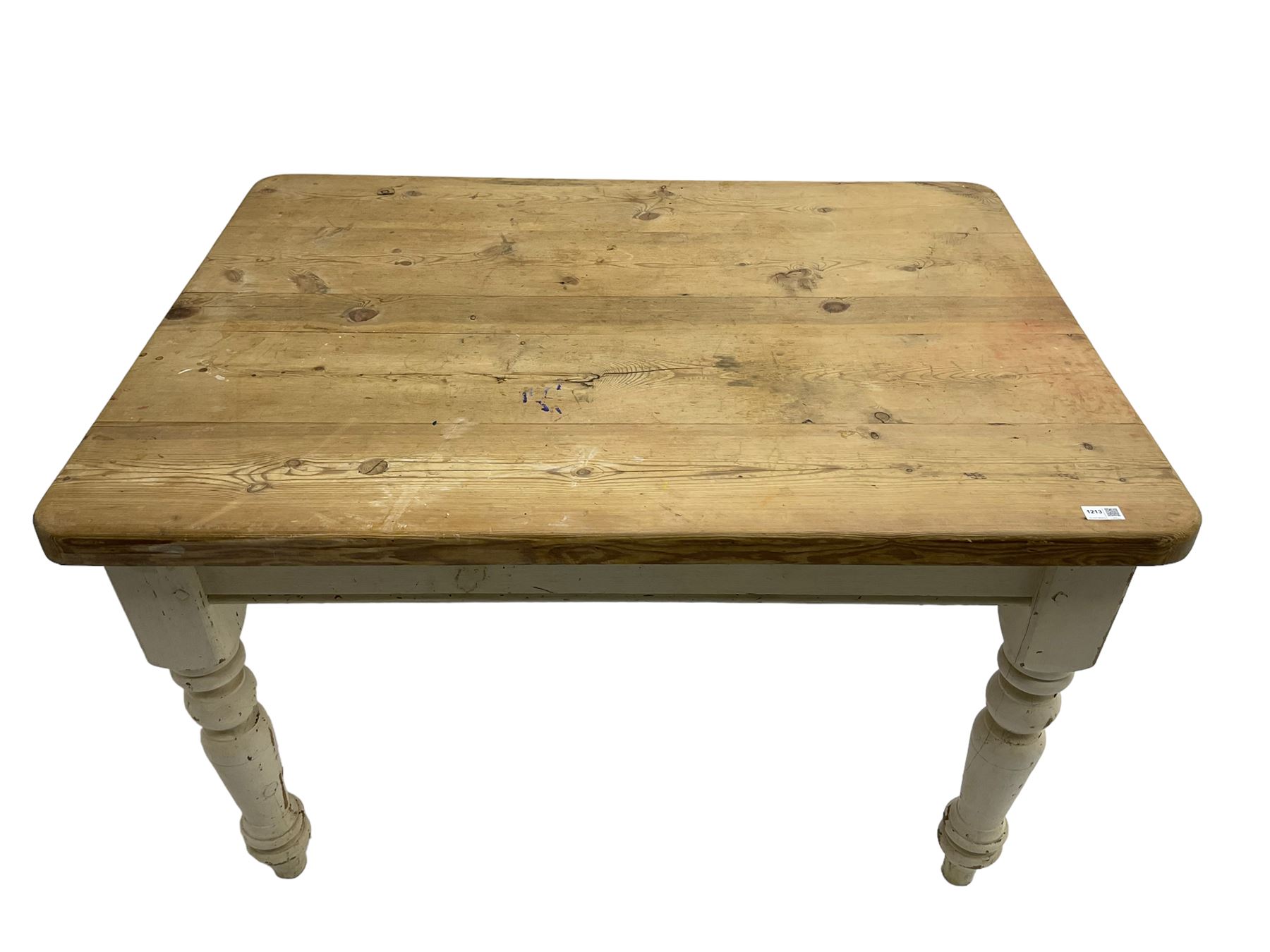 Traditional pine kitchen table with white painted base - Image 5 of 7