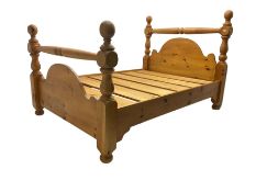 Traditional waxed pine 4' 6� double bedstead