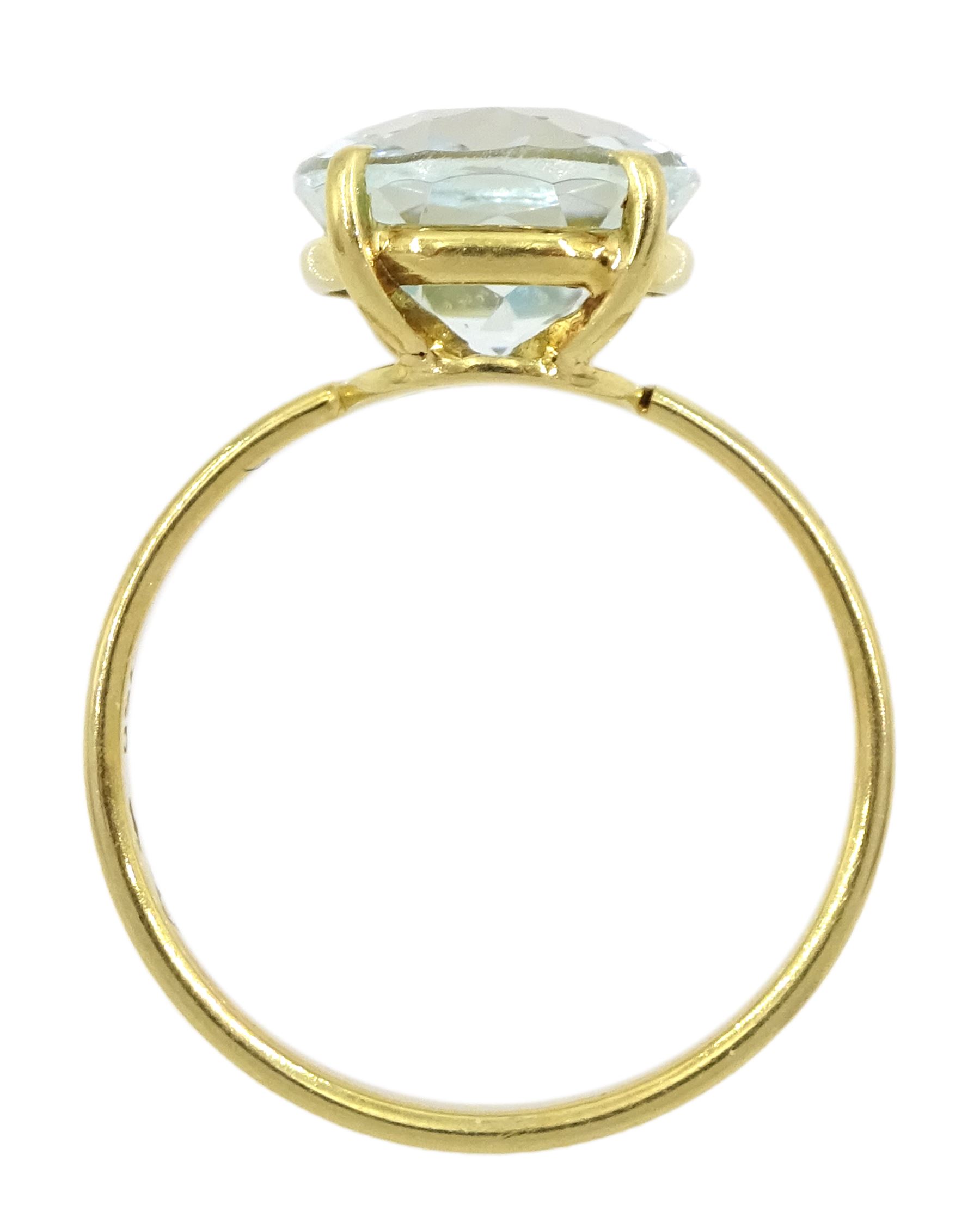 18ct gold single stone oval cut aquamarine ring - Image 4 of 4