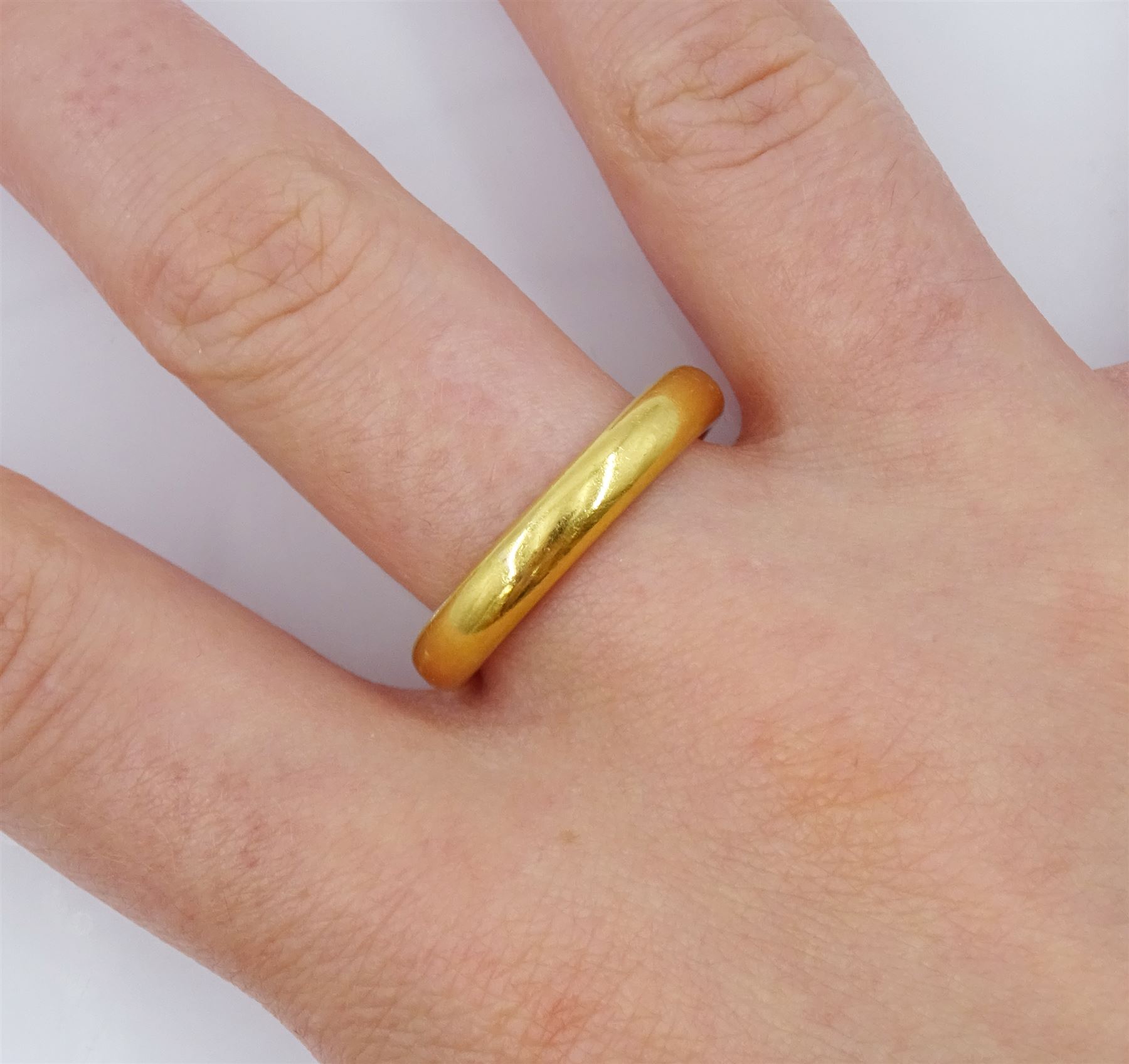 22ct gold wedding band - Image 2 of 3