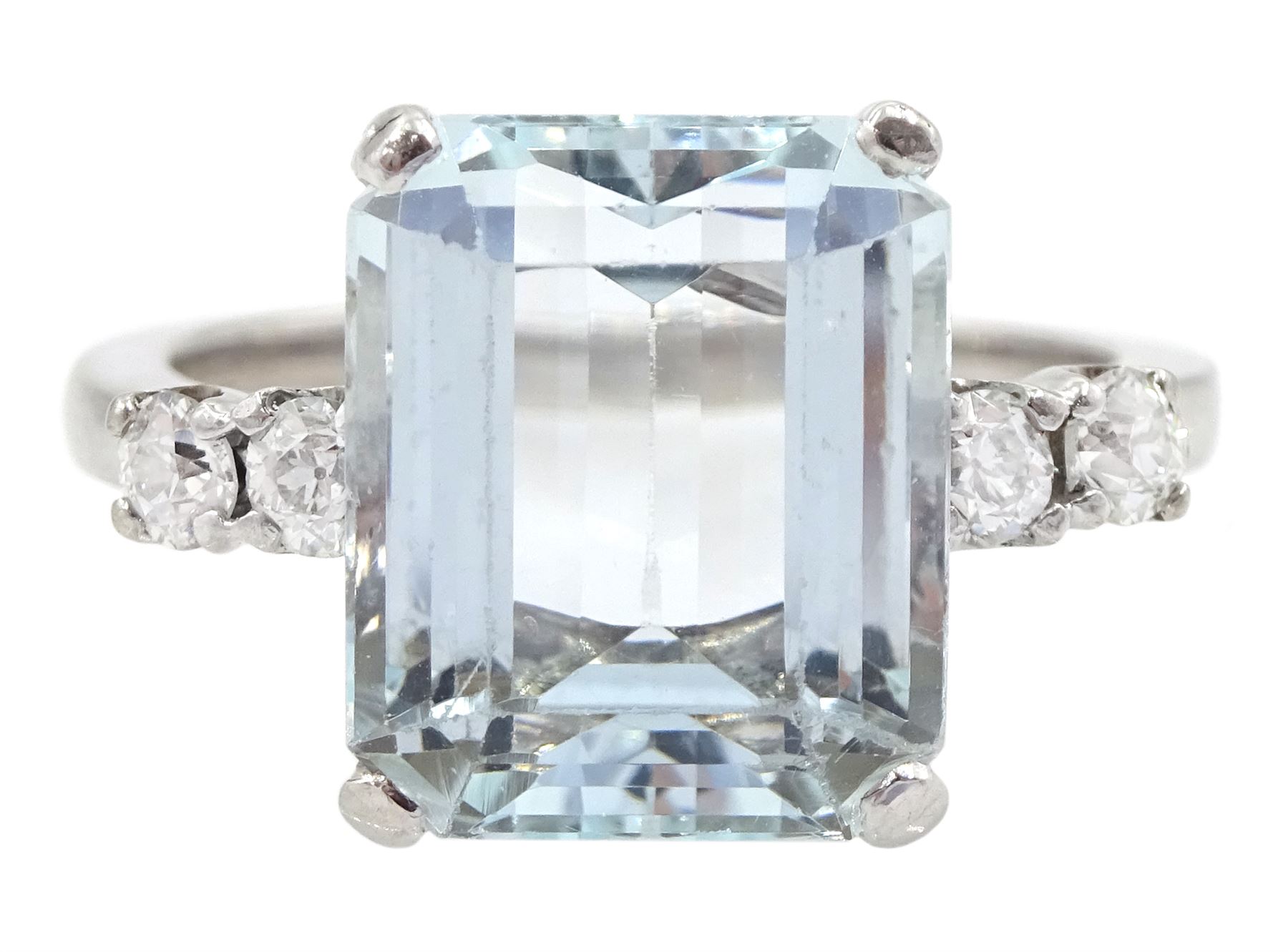 18ct white gold emerald cut aquamarine ring