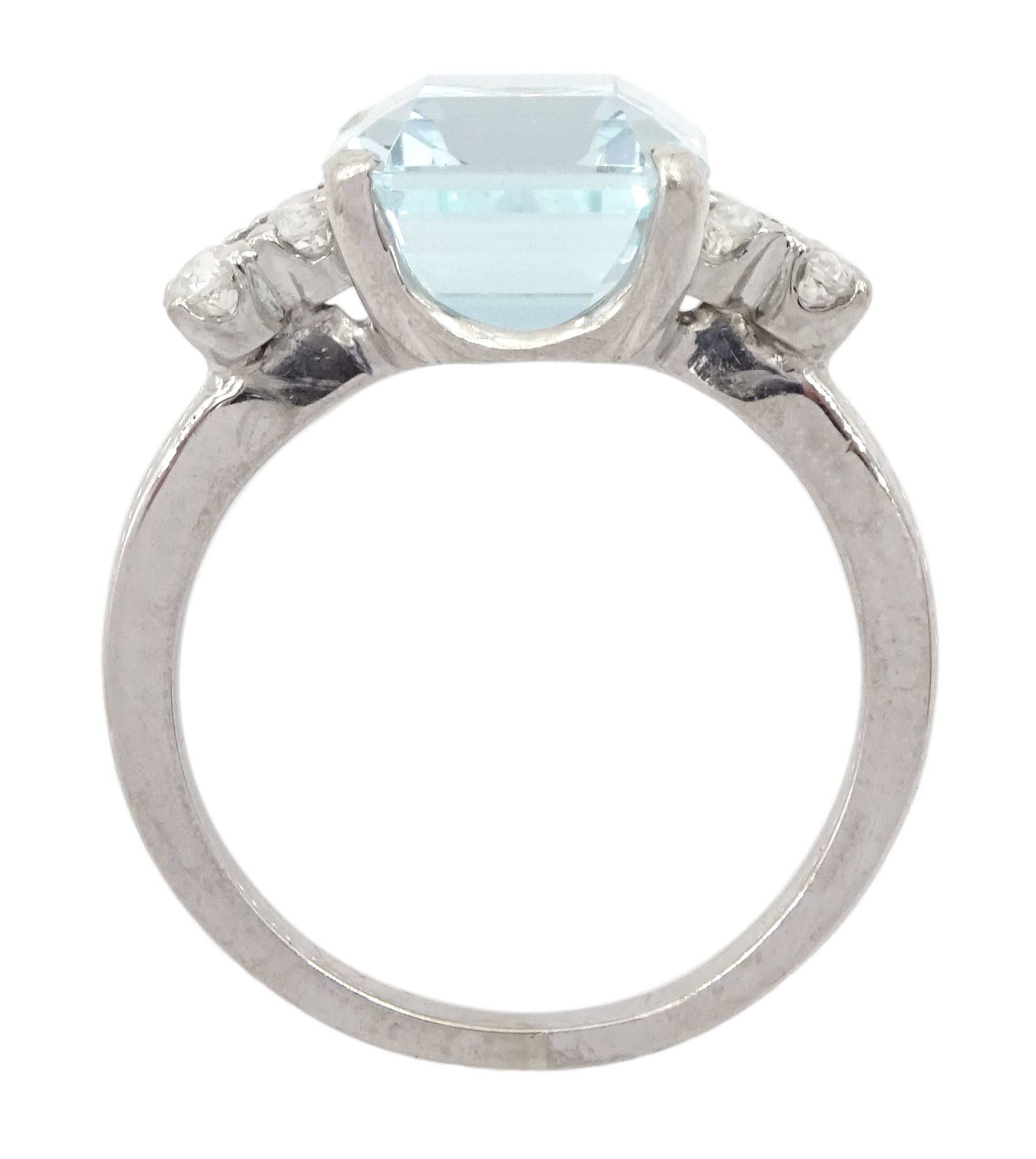 18ct white gold emerald cut aquamarine ring - Image 4 of 4