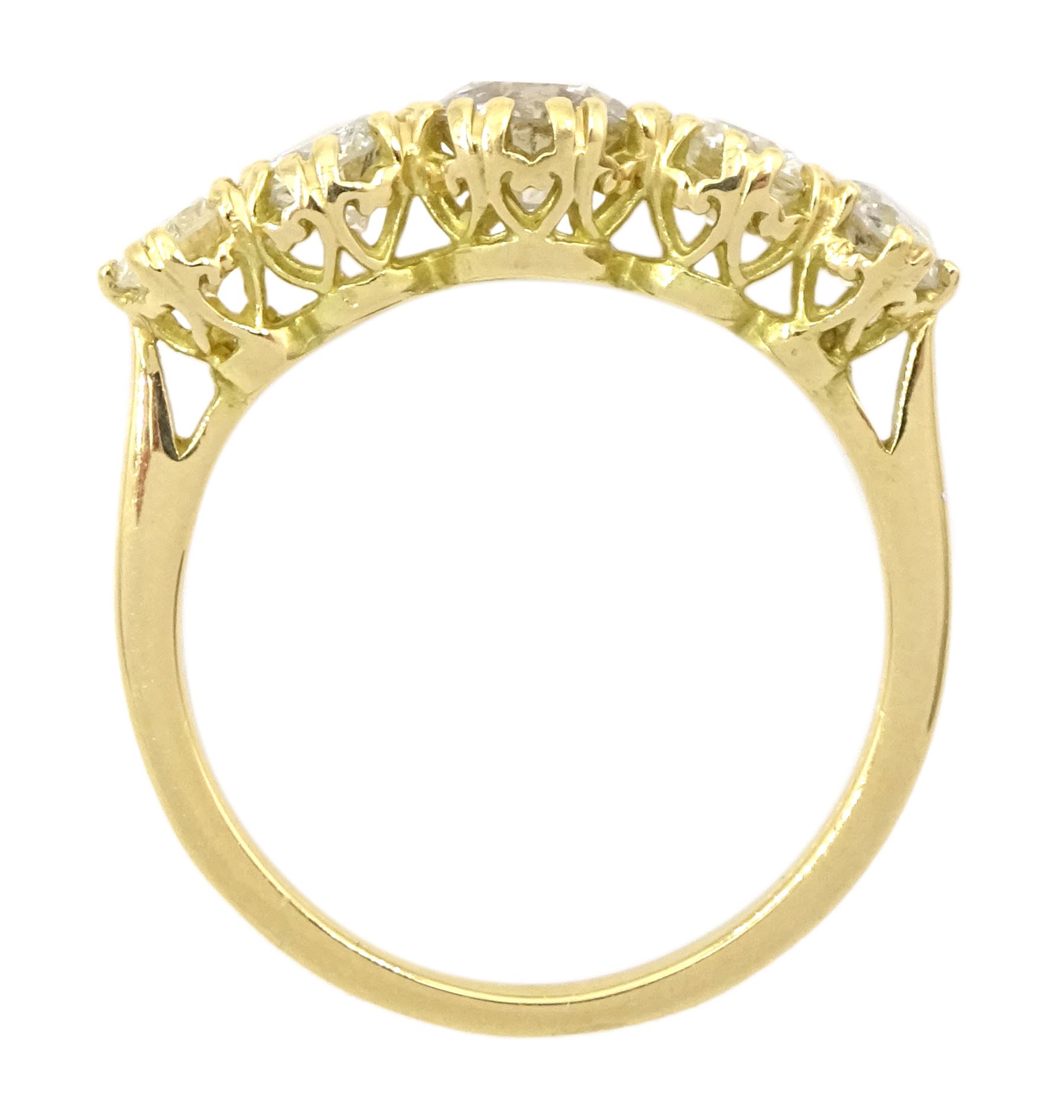 18ct gold graduating five stone round brilliant cut diamond ring - Image 5 of 5