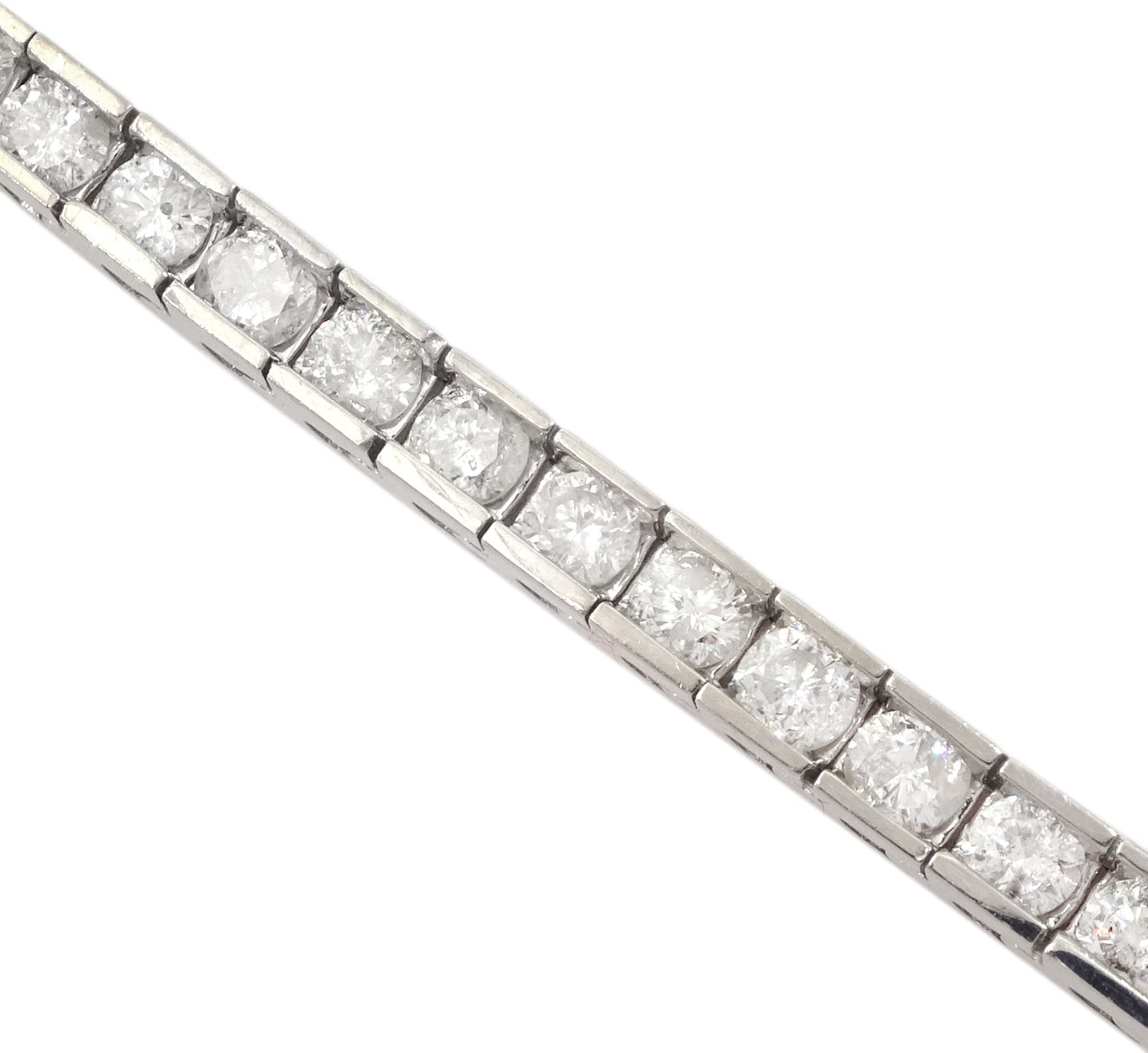 White gold round brilliant cut diamond line bracelet - Image 4 of 4