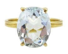 18ct gold single stone oval cut aquamarine ring