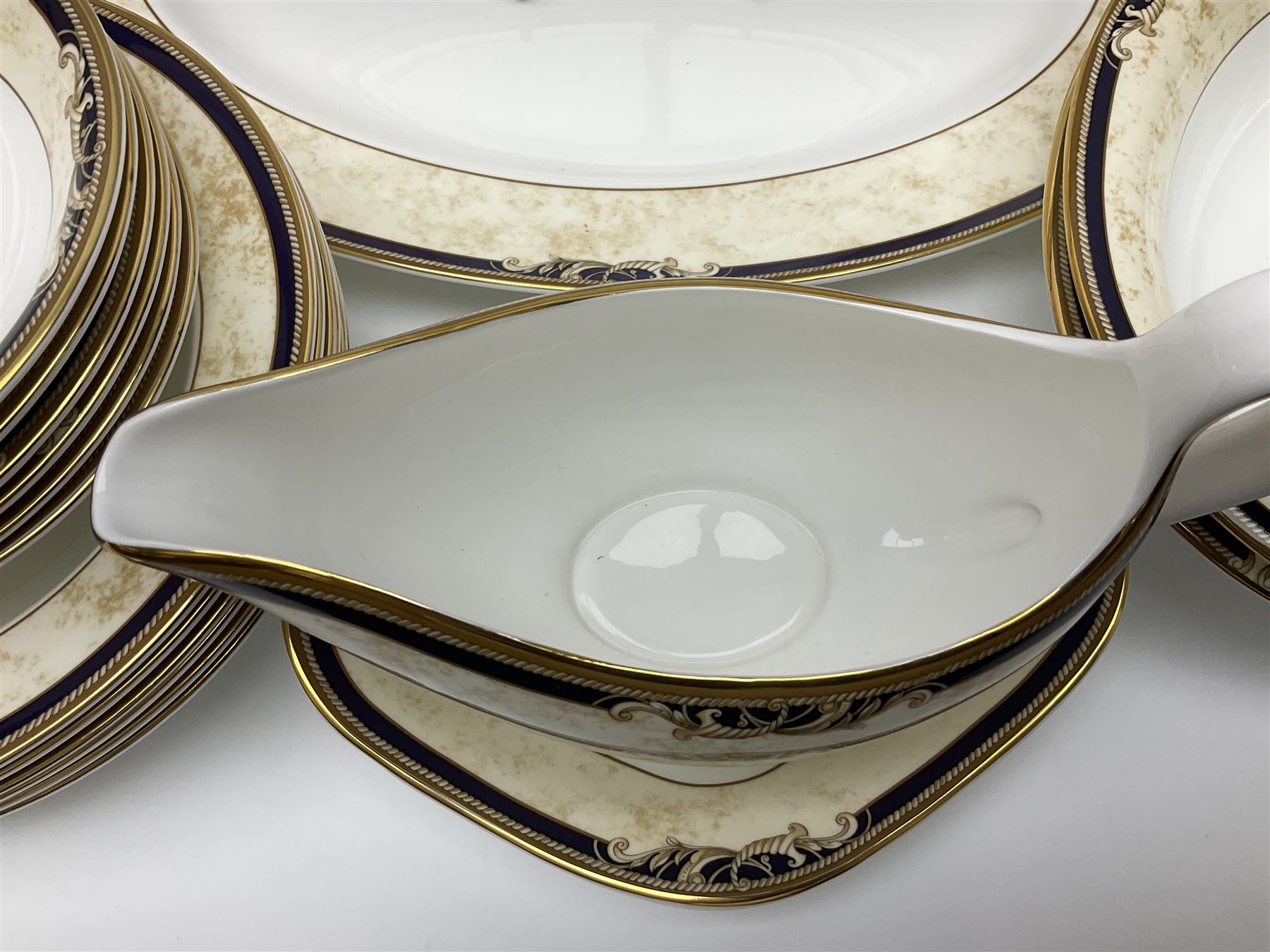 Wedgwood Cornucopia part dinner service - Image 4 of 12