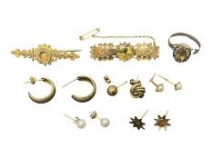 Victorian and later gold jewellery including horseshoe bar brooch