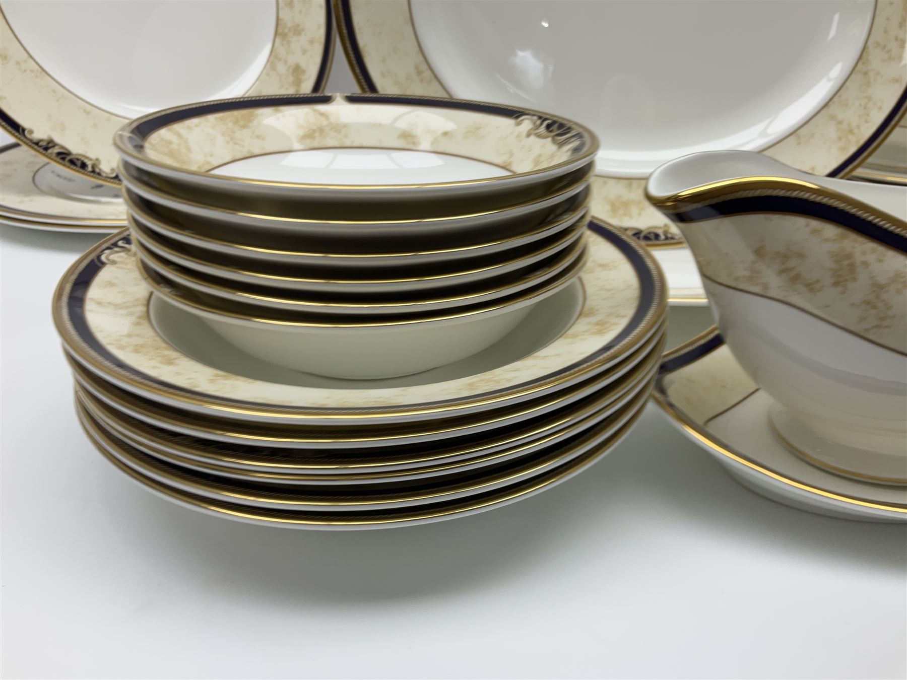 Wedgwood Cornucopia part dinner service - Image 2 of 12