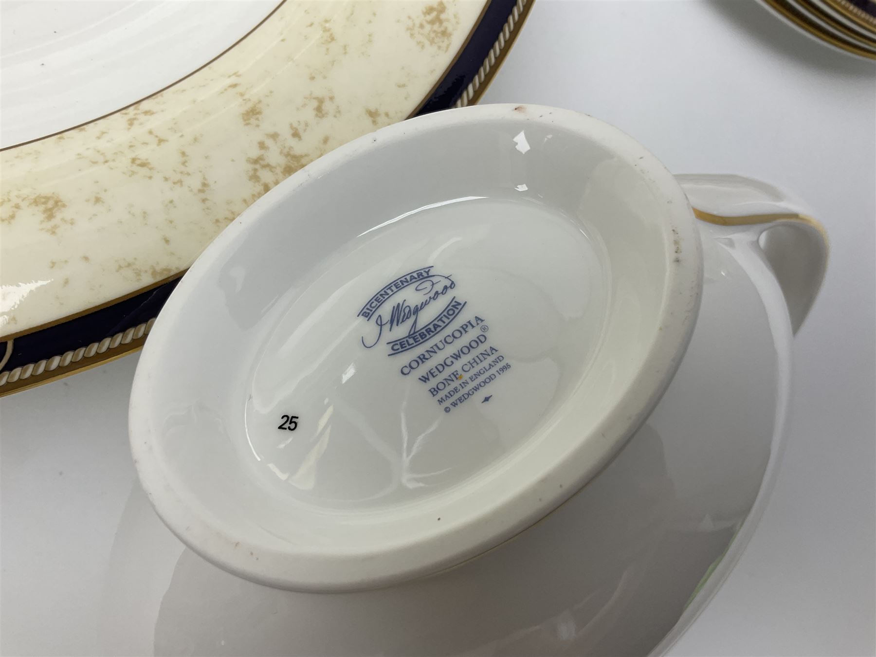 Wedgwood Cornucopia part dinner service - Image 6 of 12