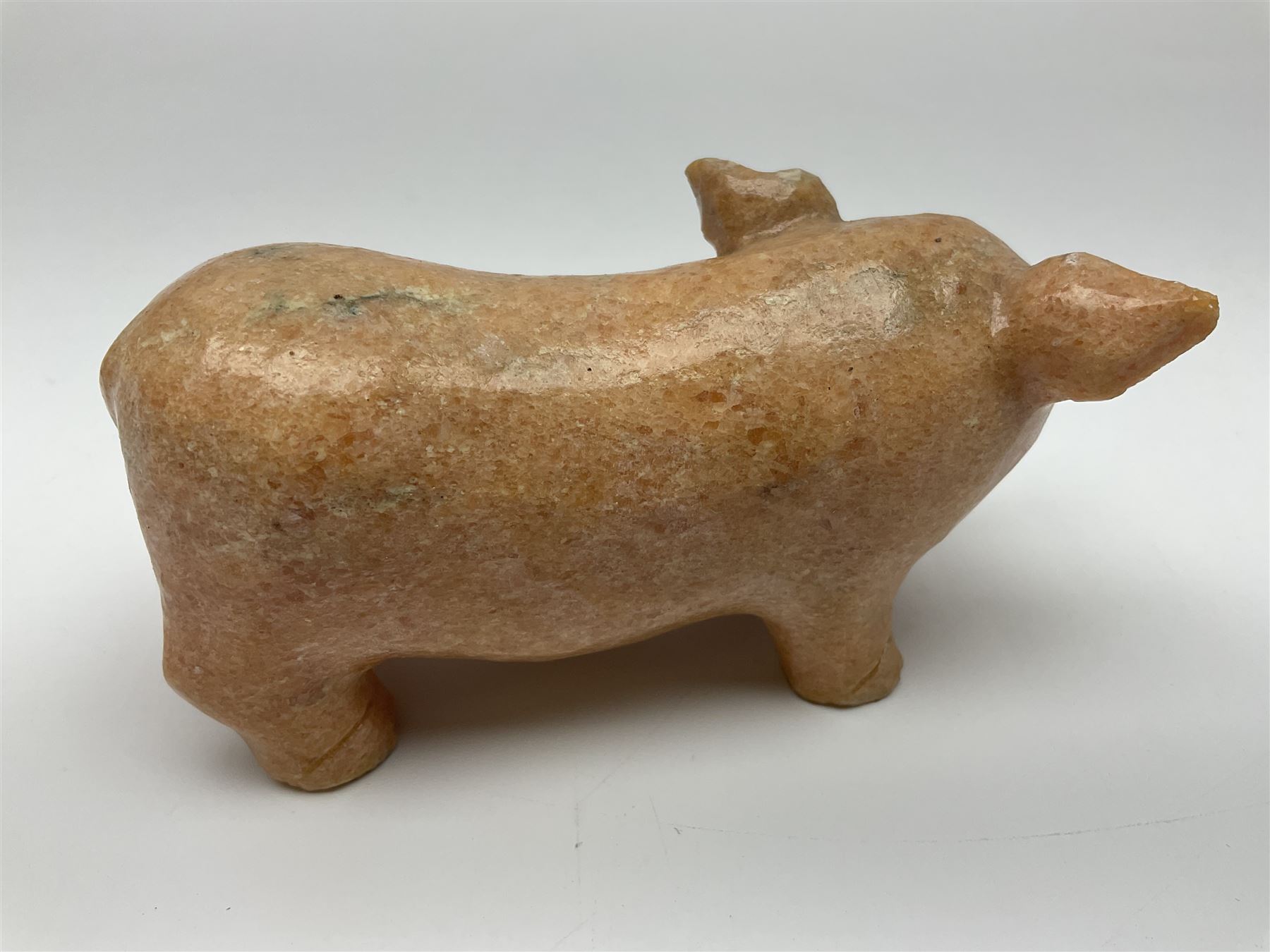 Carved calcite figure in the form of a pig - Image 3 of 4