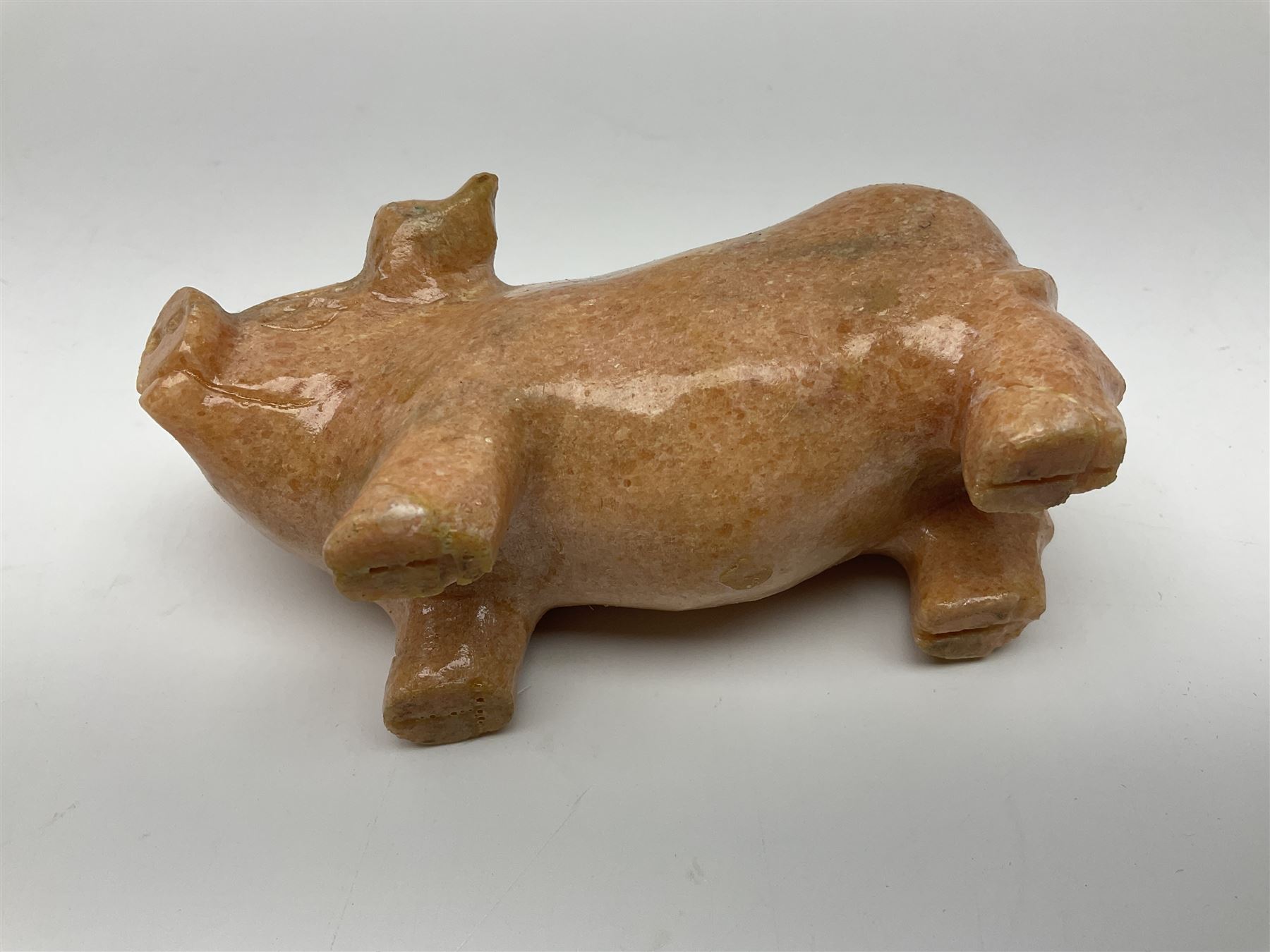 Carved calcite figure in the form of a pig - Image 4 of 4