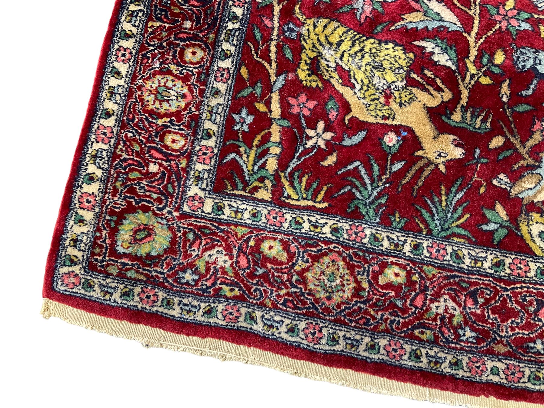 Persian Kashan design crimson ground rug - Image 5 of 6