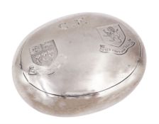 Early 20th century silver squeeze action snuff box
