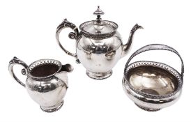 Late 19th century/early 20th century three piece Dutch silver tea service