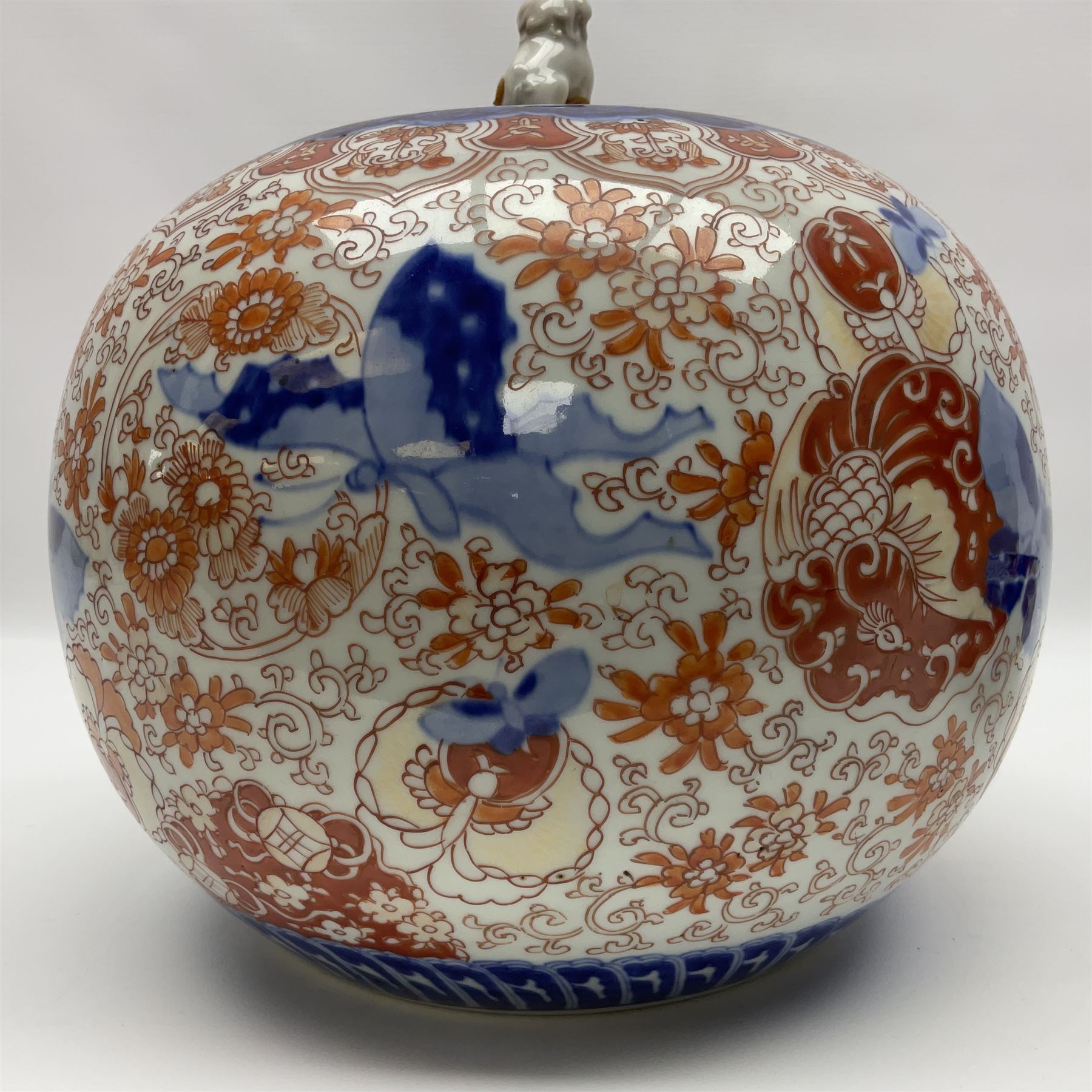 Japanese imari pattern jar and cover of globular form - Image 13 of 20