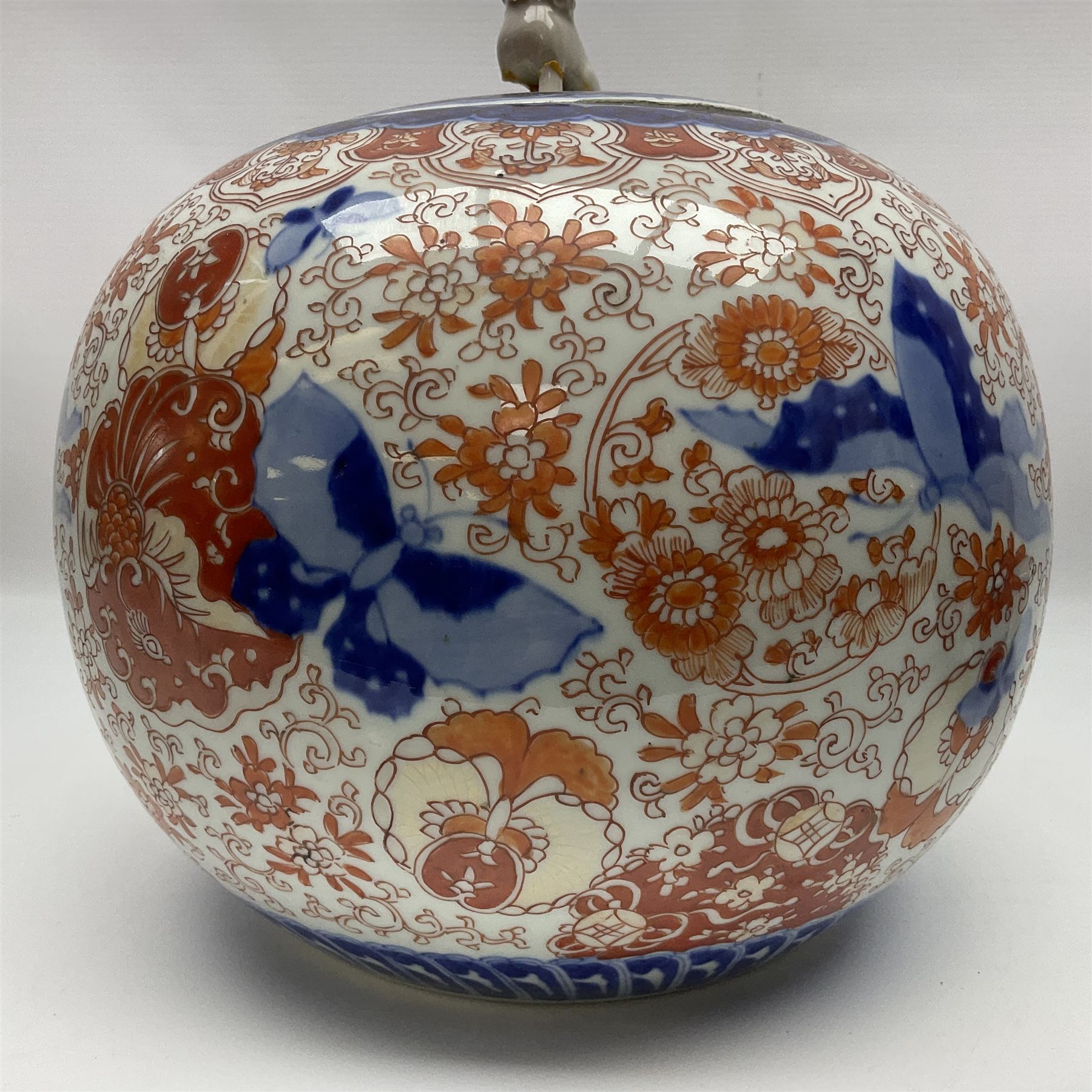 Japanese imari pattern jar and cover of globular form - Image 11 of 20