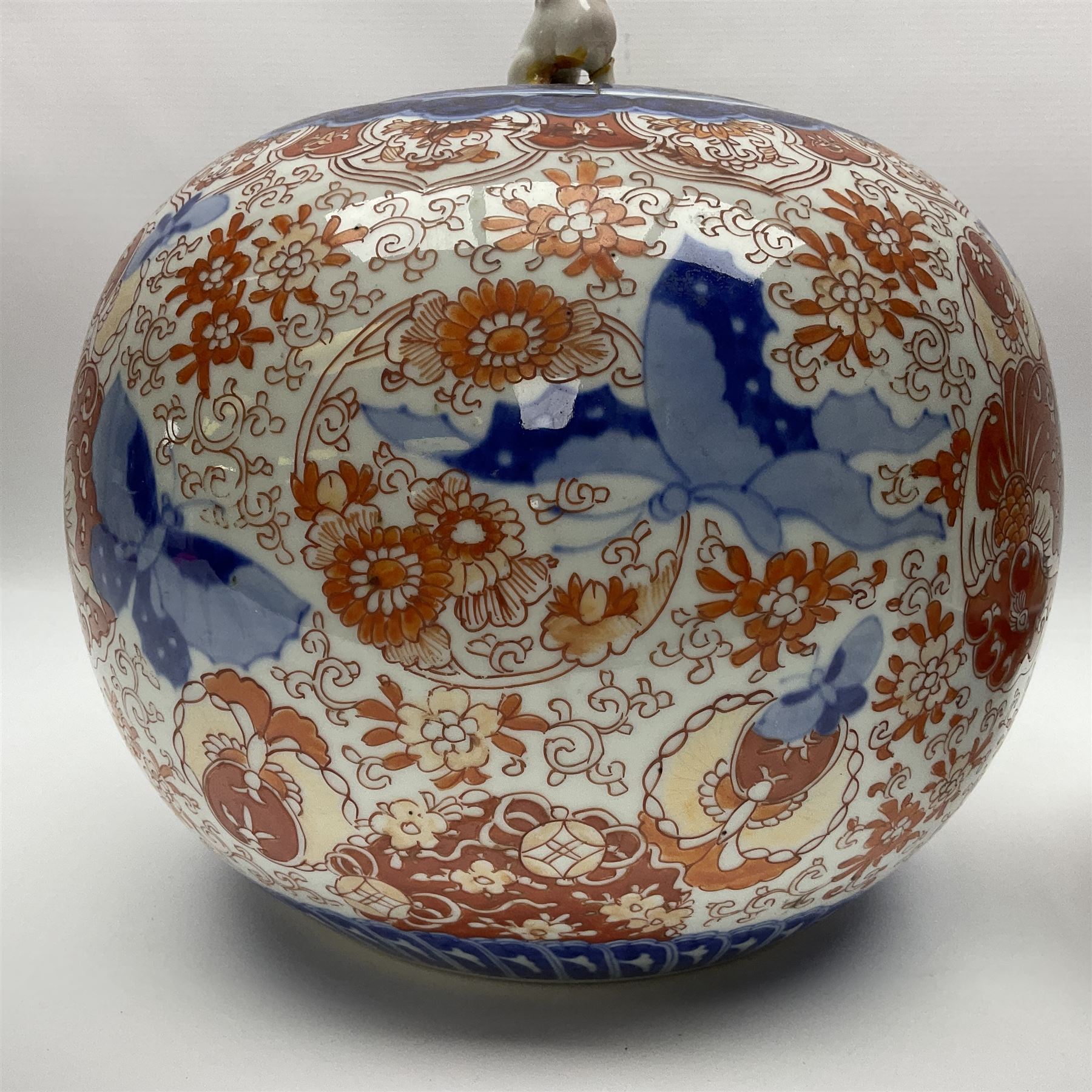 Japanese imari pattern jar and cover of globular form - Image 10 of 20