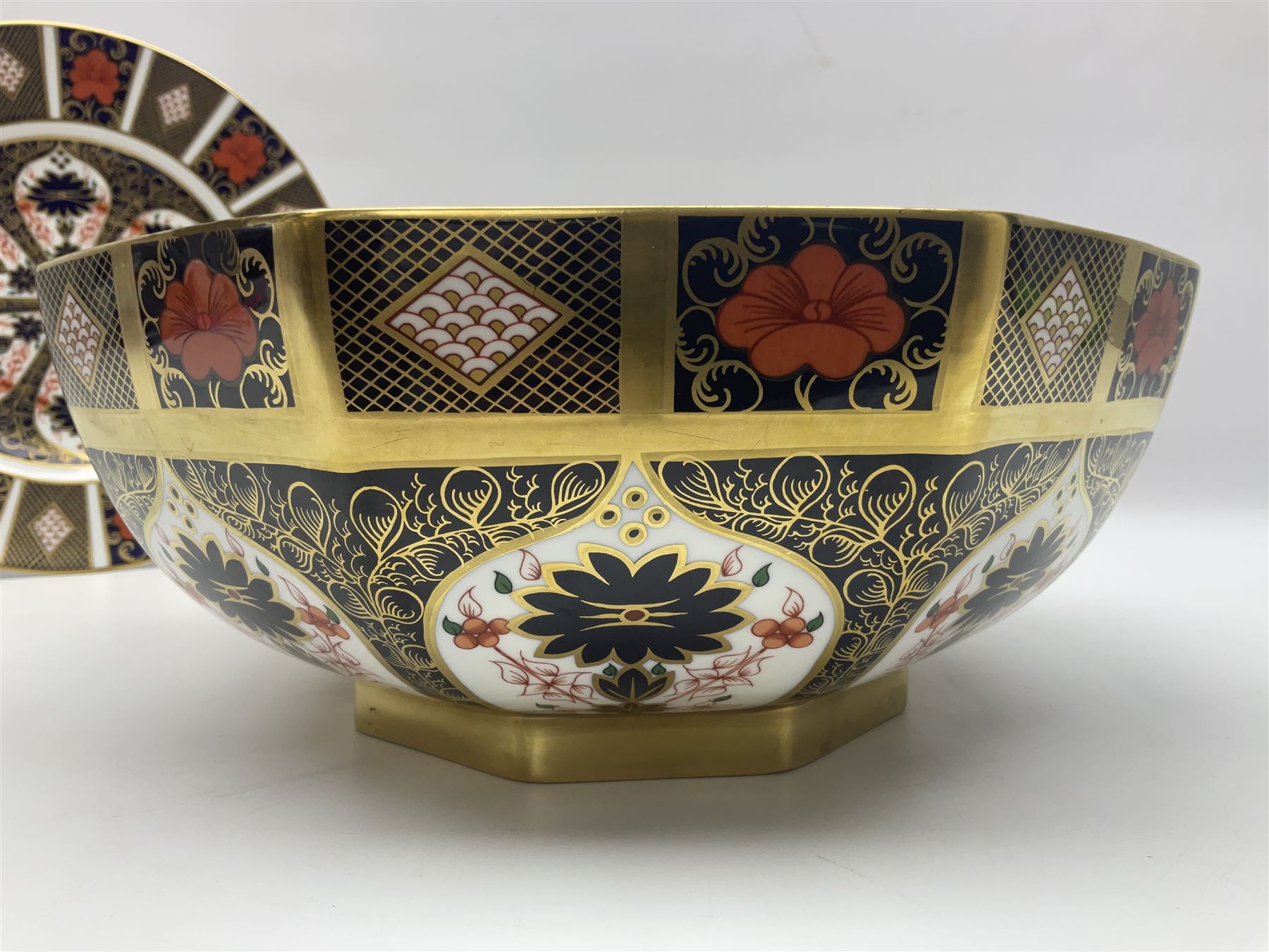 Royal Crown Derby Imari fruit bowl of octagonal form - Image 2 of 10