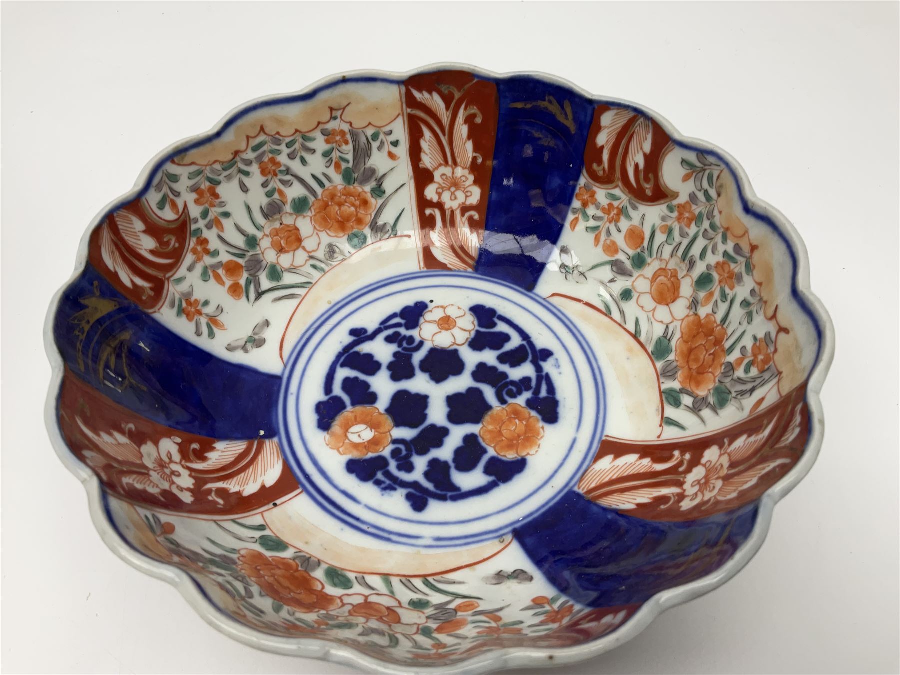 Japanese imari pattern jar and cover of globular form - Image 16 of 20