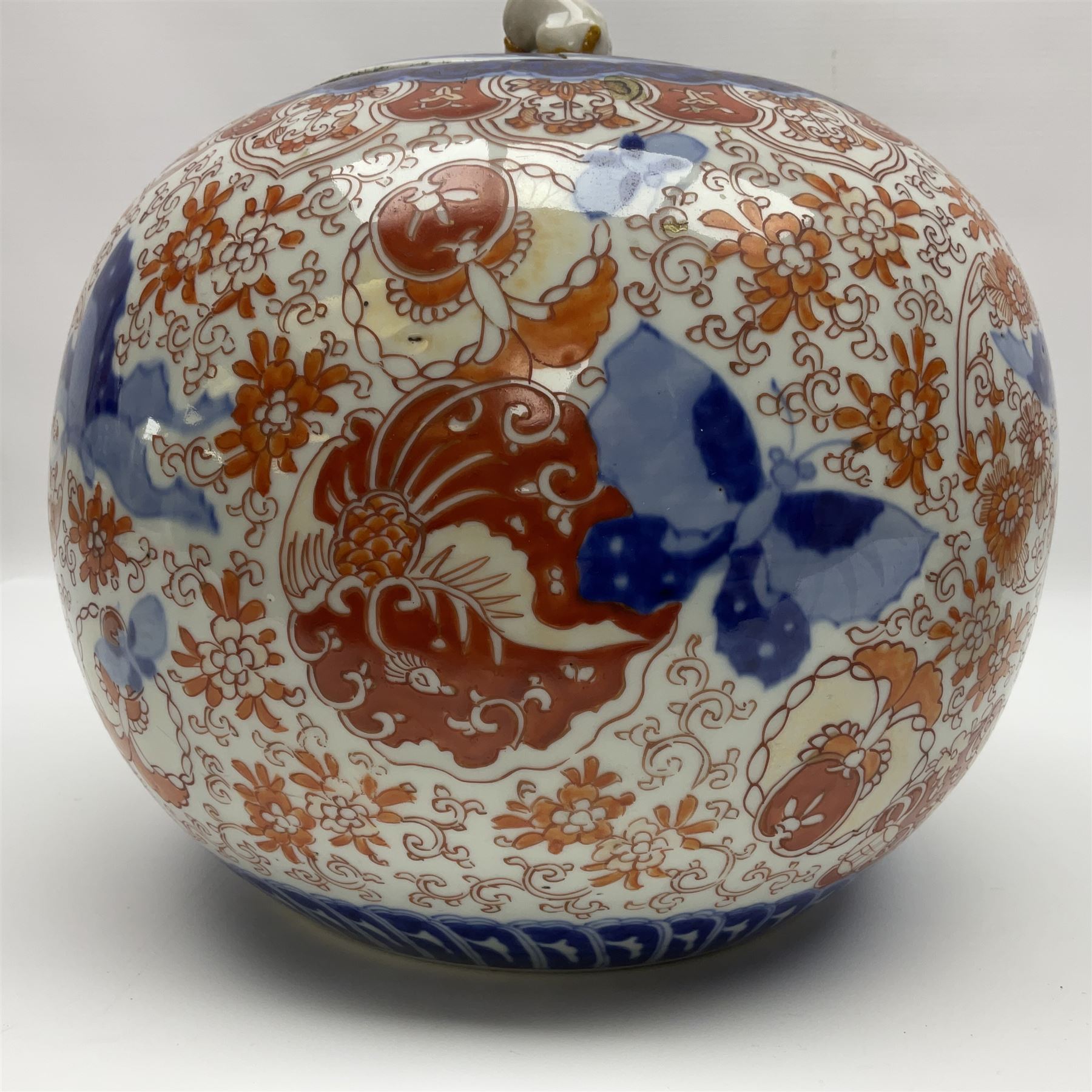 Japanese imari pattern jar and cover of globular form - Image 12 of 20