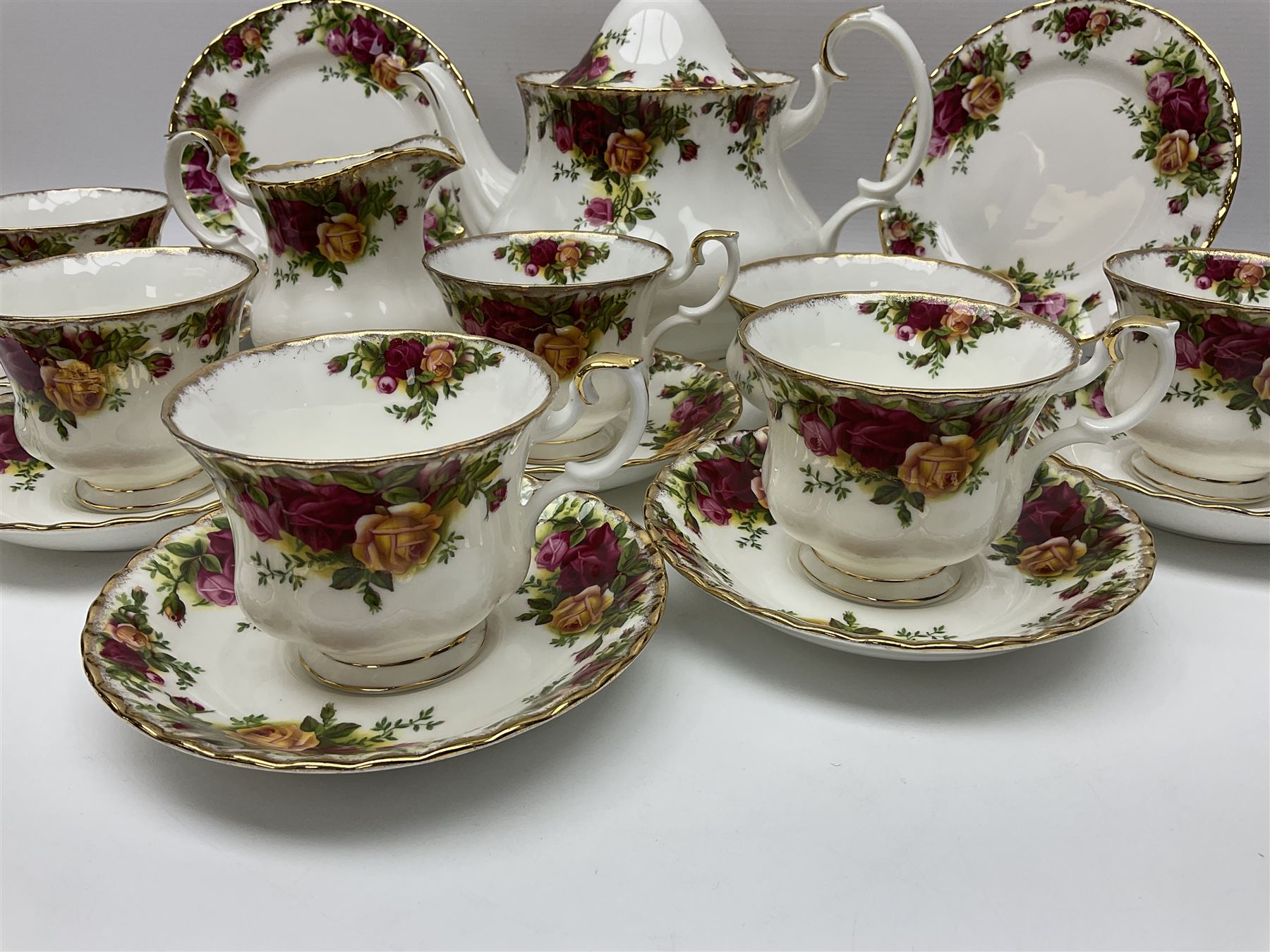 Royal Albert Old Country Roses pattern tea set for six - Image 2 of 9